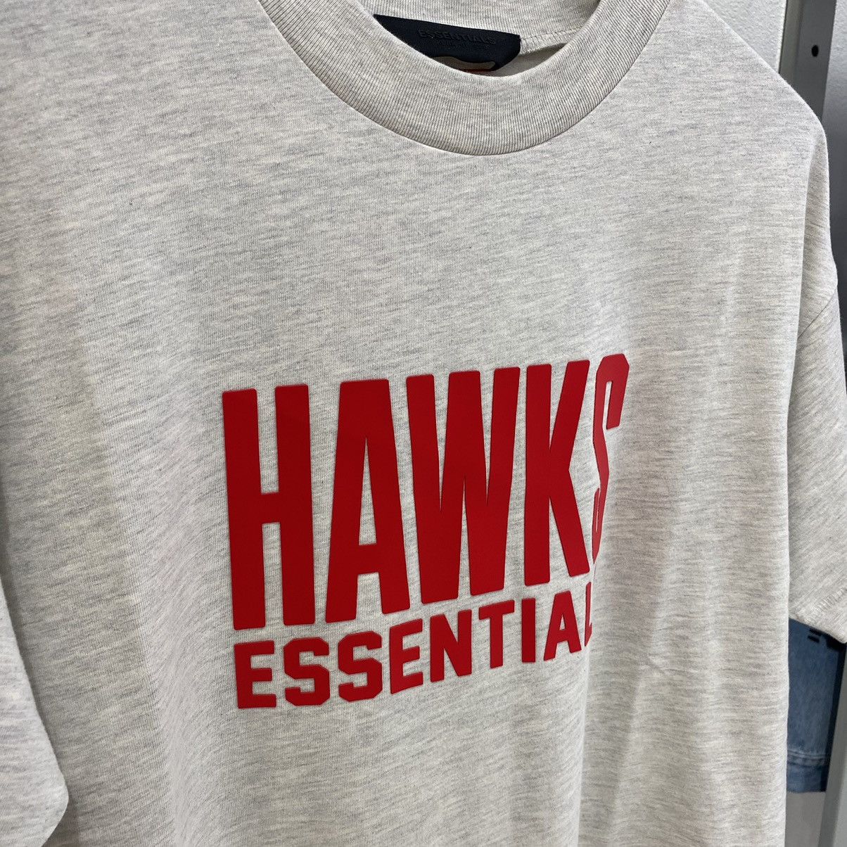 Essentials × NBA Fear of God Essentials x NBA Hawks Tee Light Heather Grey Size US XS / EU 42 / 0 - 2 Thumbnail