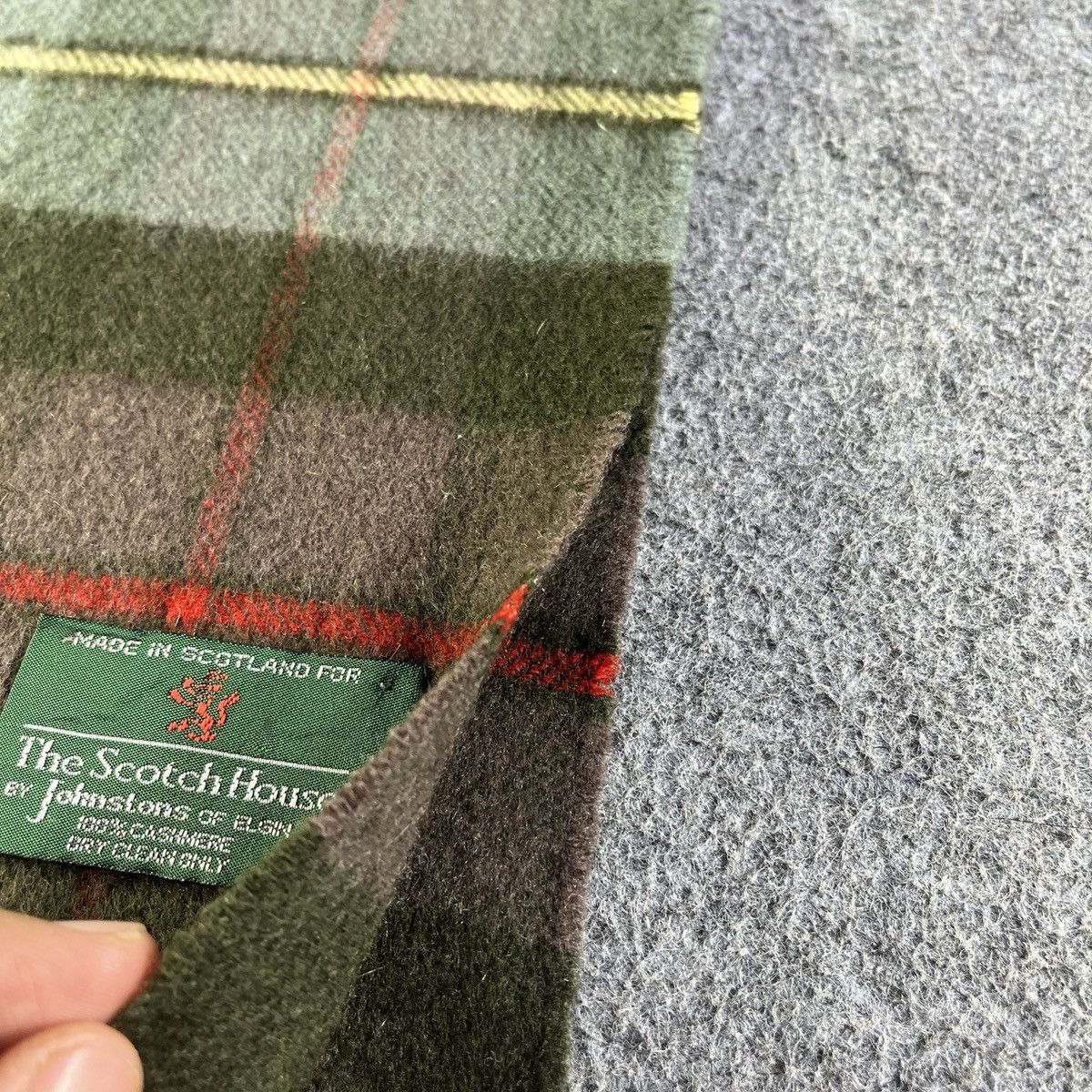 Johnstons Of Elgin Johnstons Of Elgin Scarf / Muffler / Neckwear T1123 Size ONE SIZE - 9 Thumbnail