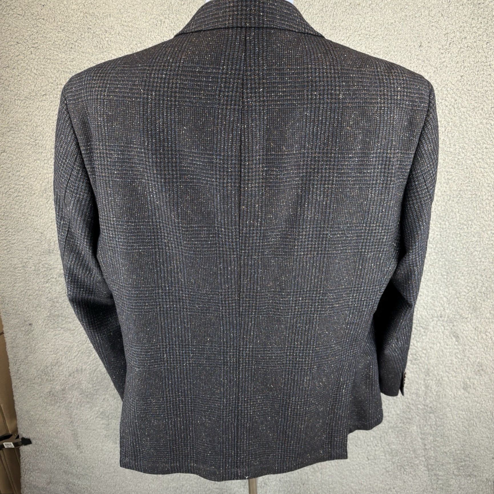 Vintage Q by Flynt Men Sport Coat Single-Breasted 2-Button Tweed Silk Wool Charcoal Glen Plaid 48R Jacket Regular Fit Notch Lapel Vintage? No (adjusted) Size US M / EU 48-50 / 2 - 6 Thumbnail