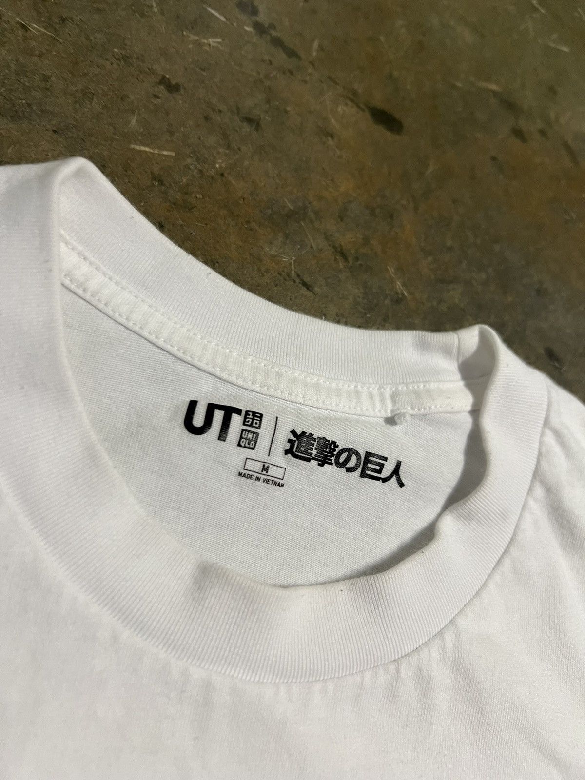 Uniqlo UNIQLO X Attack On Titan T-Shirt Founding Titan Tee SIZE M Size US M / EU 48-50 / 2 - 8 Thumbnail