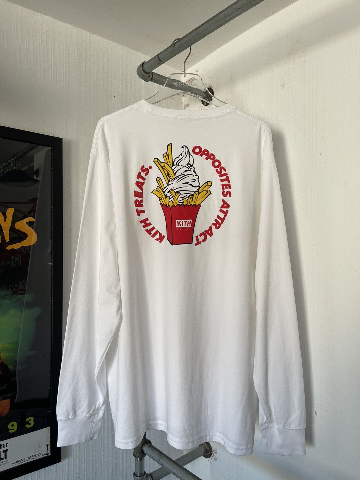 Kith KITH TREATS OPPOSITES ATTRACT TEE NEW Size US XXL / EU 58 / 5 - 2 Thumbnail