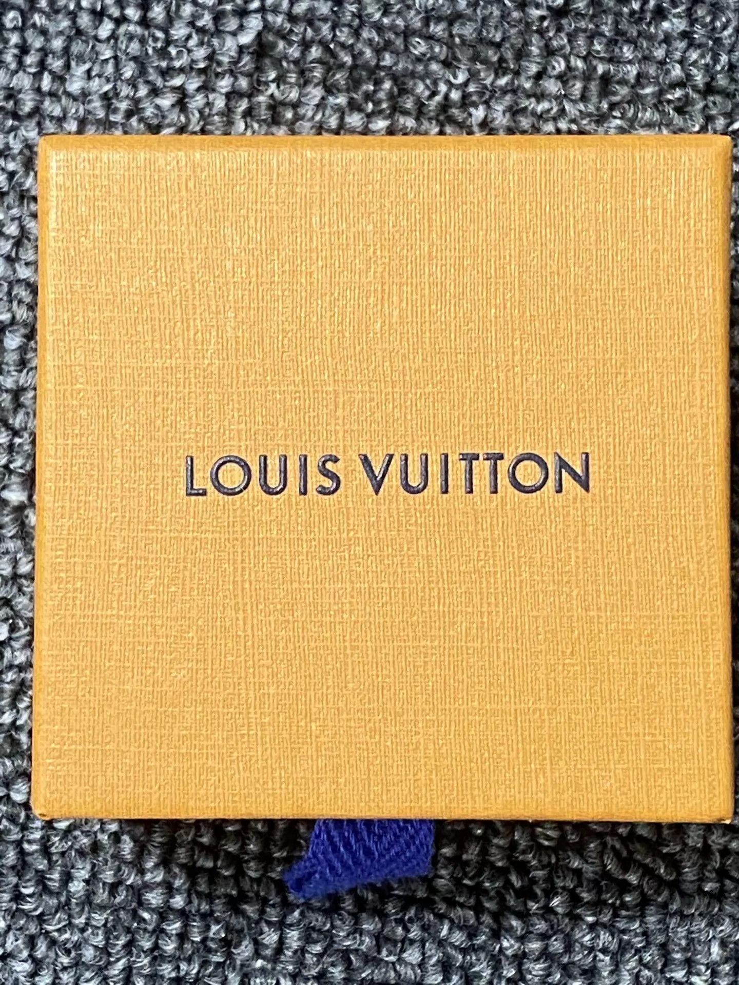 Louis Vuitton LV 98 New Silver Pendant Necklace Size ONE SIZE - 5 Thumbnail