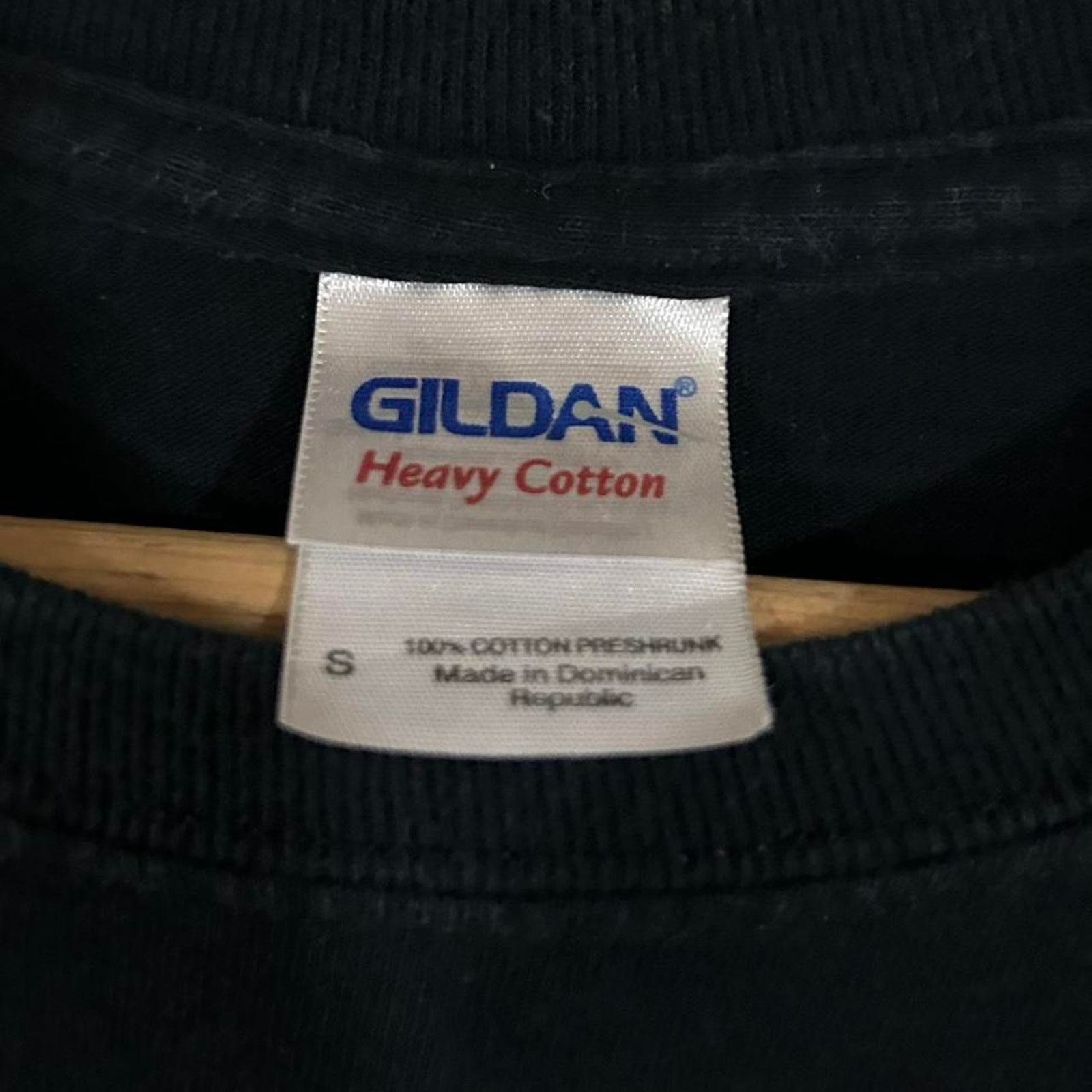 Gildan Y2K This Shirt Is Illegal In 53 Countries Tee Shirt Size US S / EU 44-46 / 1 - 4 Thumbnail