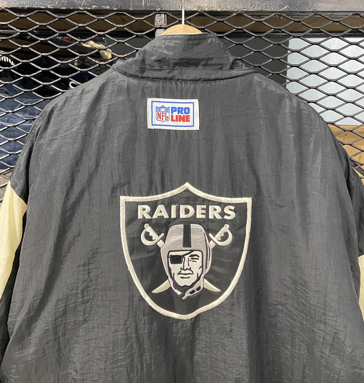 NFL ❤️‍🔥SEND OFFER❤️‍🔥 90S RAIDERS REEBOK NFL BOMBERS Size US L / EU 52-54 / 3 - 2 Thumbnail