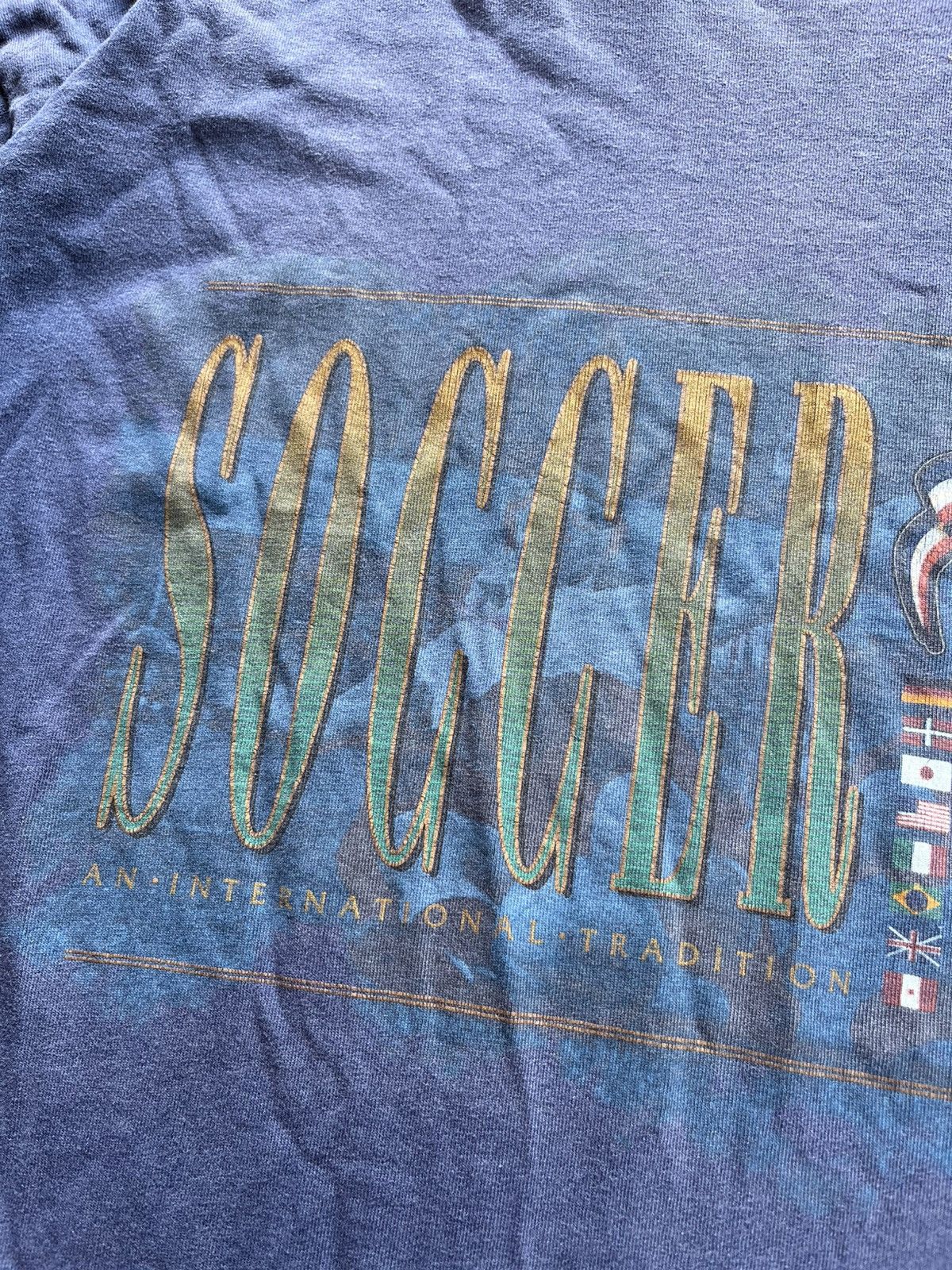 Nike 🔥RARE Vintage Nike Soccer Worldwide Big Logo 90s Tee Size US M / EU 48-50 / 2 - 4 Thumbnail