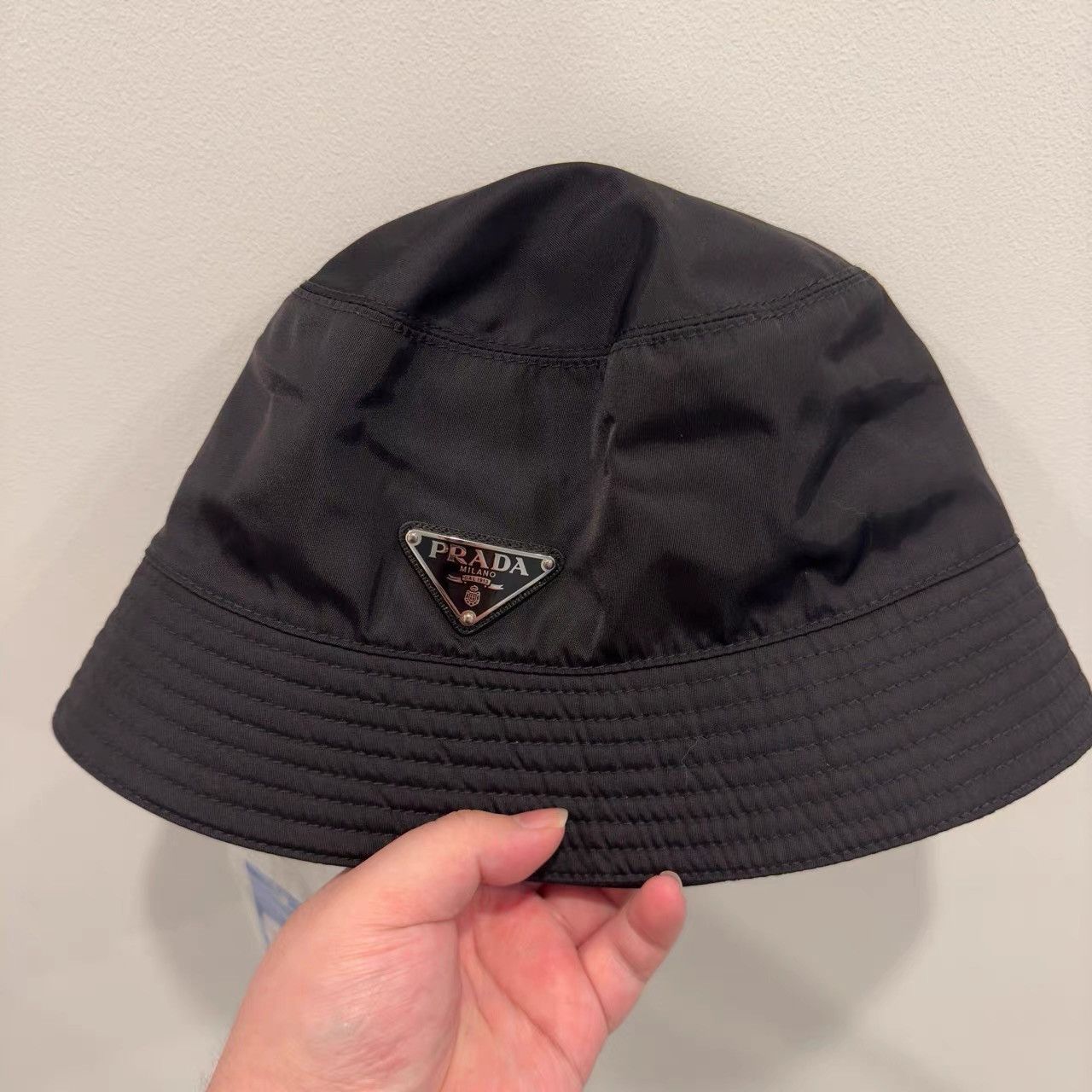 Prada Prada Triangle Logo Bucket Hat K28 Size ONE SIZE - 2 Thumbnail