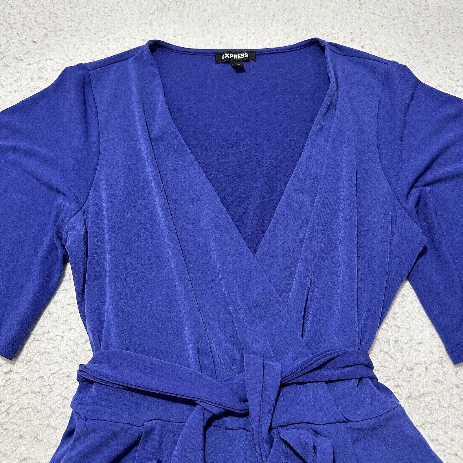 Express Express XS V-Neck Wrap Romper Short Sleeve 2" Inseam Tie Size 26" / US 2 / IT 38 - 2 Thumbnail