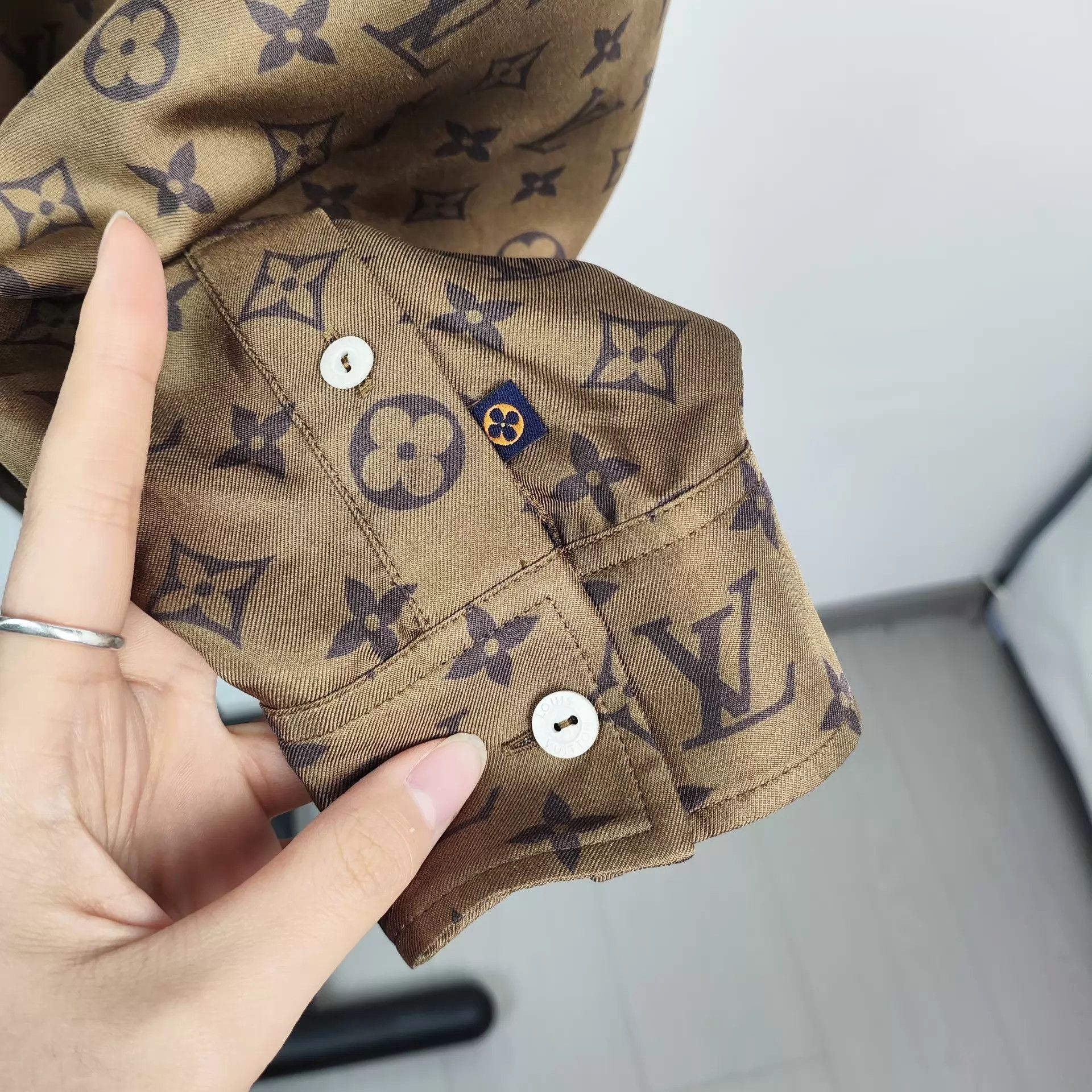 Louis Vuitton LV 97 new silk shirt 36 color blocked Size XS / US 0-2 / IT 36-38 - 3 Thumbnail