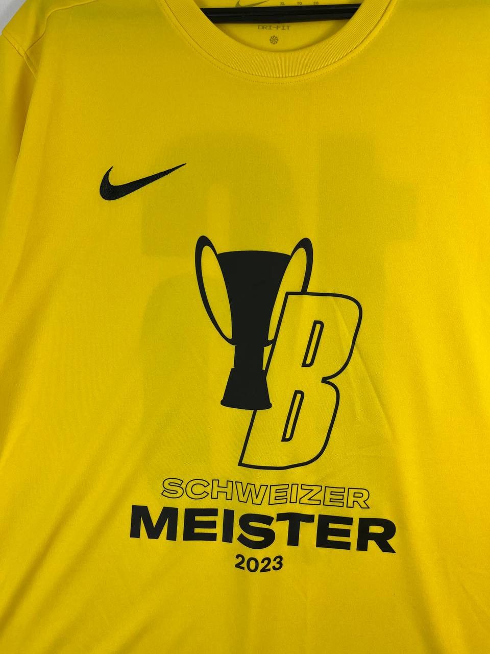 Nike BSC Young Boys 2023 Schweizer Meister Football Jersey NikeXL Size US XL / EU 56 / 4 - 2 Thumbnail