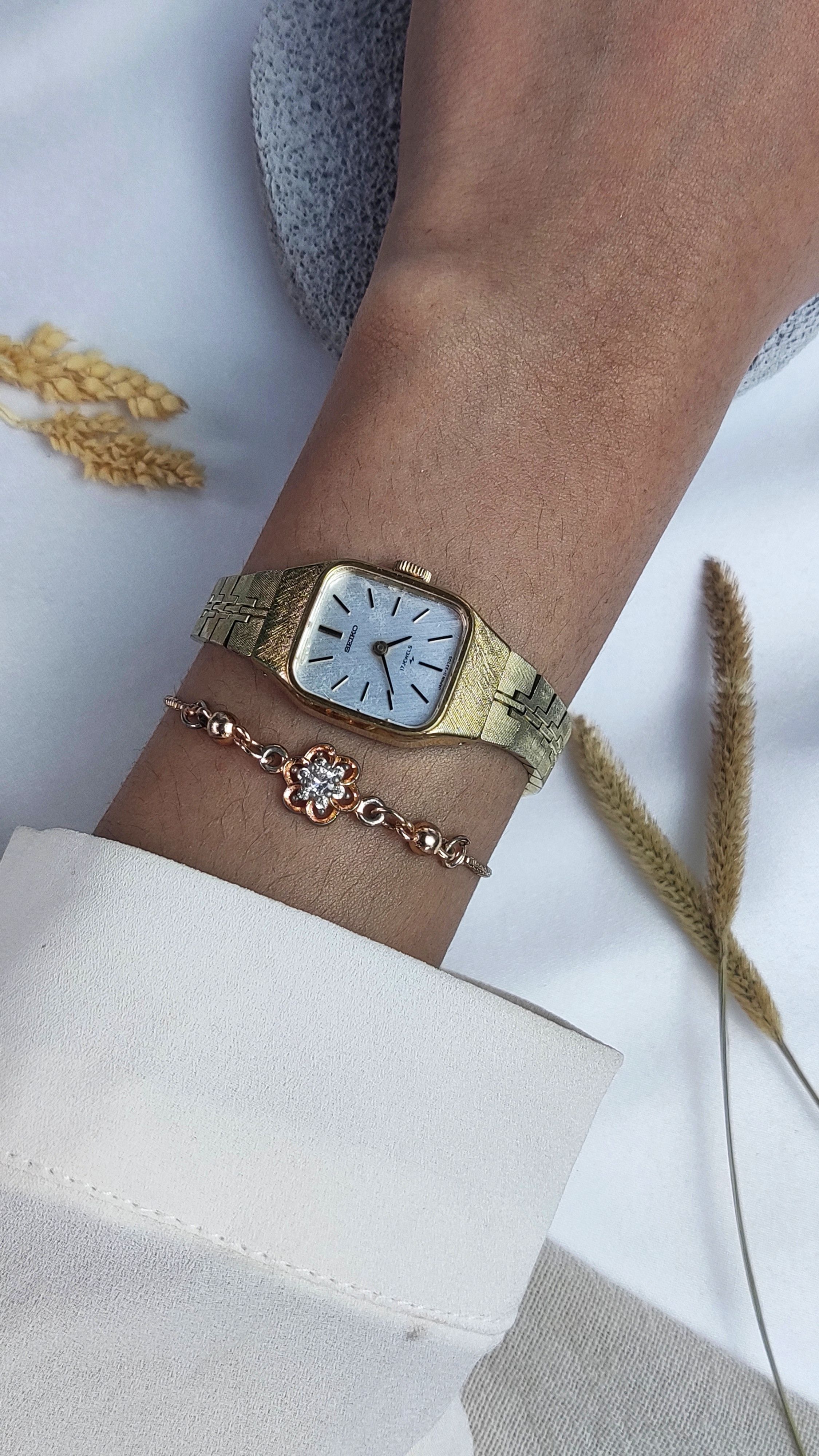 Seiko SEIKO GOLD PLATED TEXTURED DIAL LADIES ✨ Size ONE SIZE - 2 Thumbnail