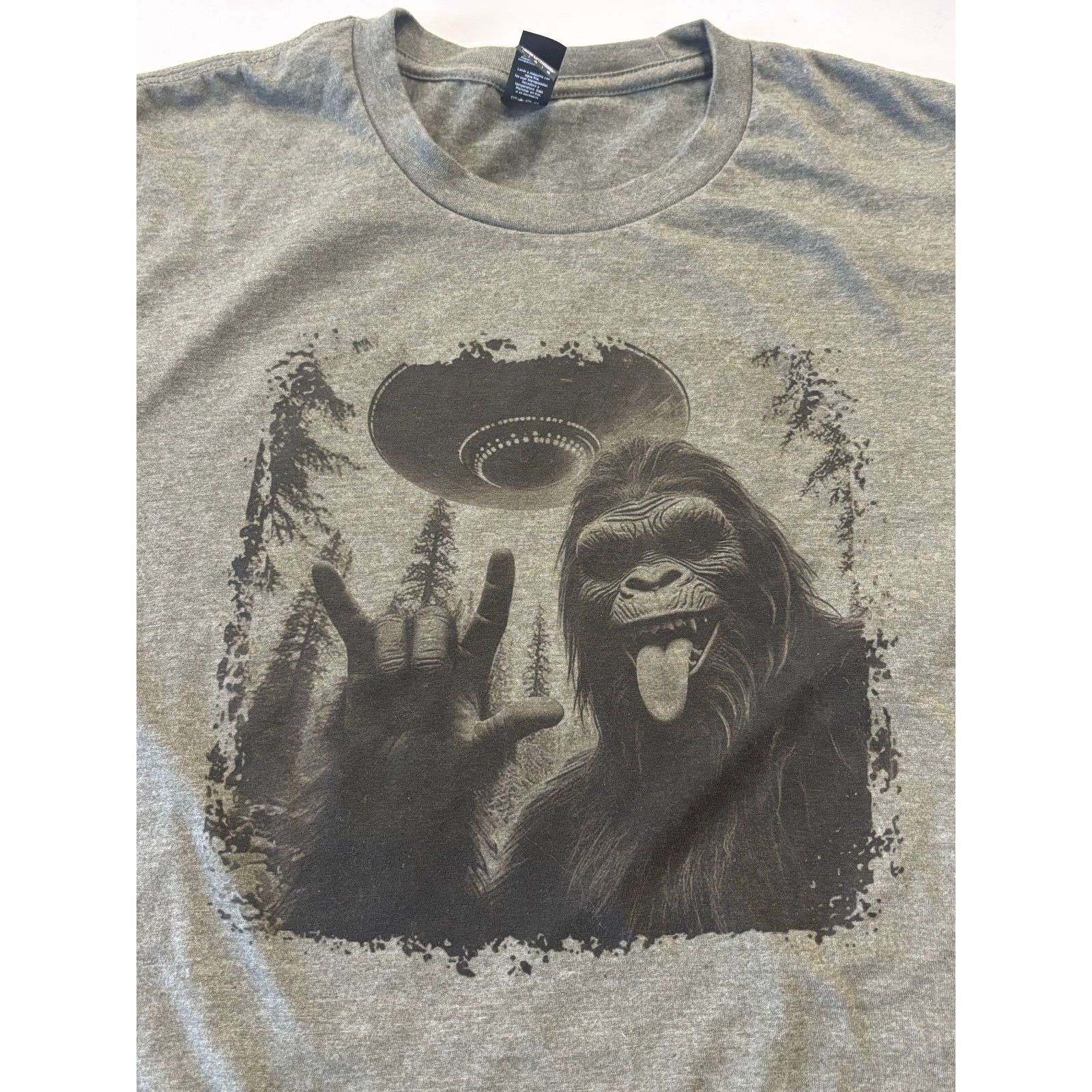 Other Bigfoot UFO Alien Unisex Olive Graphic Tee Rocker Tshirt Size US L / EU 52-54 / 3 - 1 Thumbnail