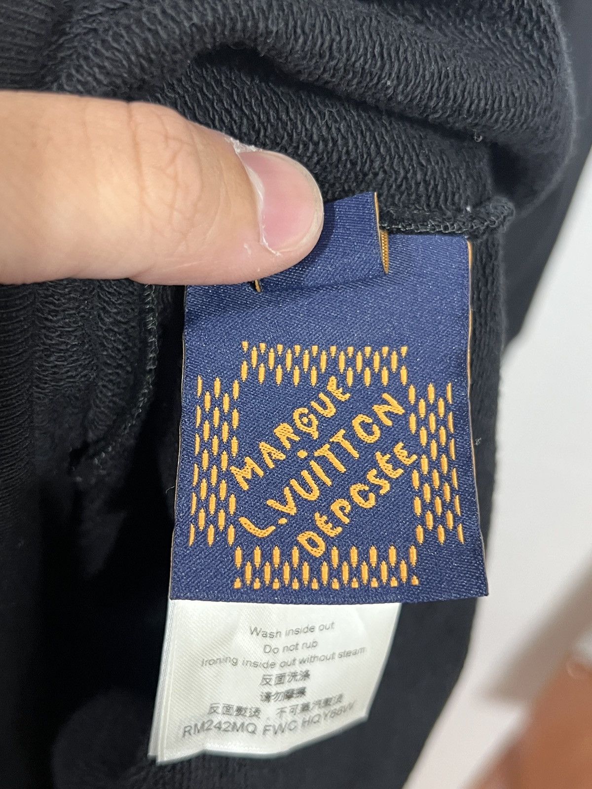 Louis Vuitton Louis Vuitton Lovers Black Sweatshirt Size US M / EU 48-50 / 2 - 4 Thumbnail