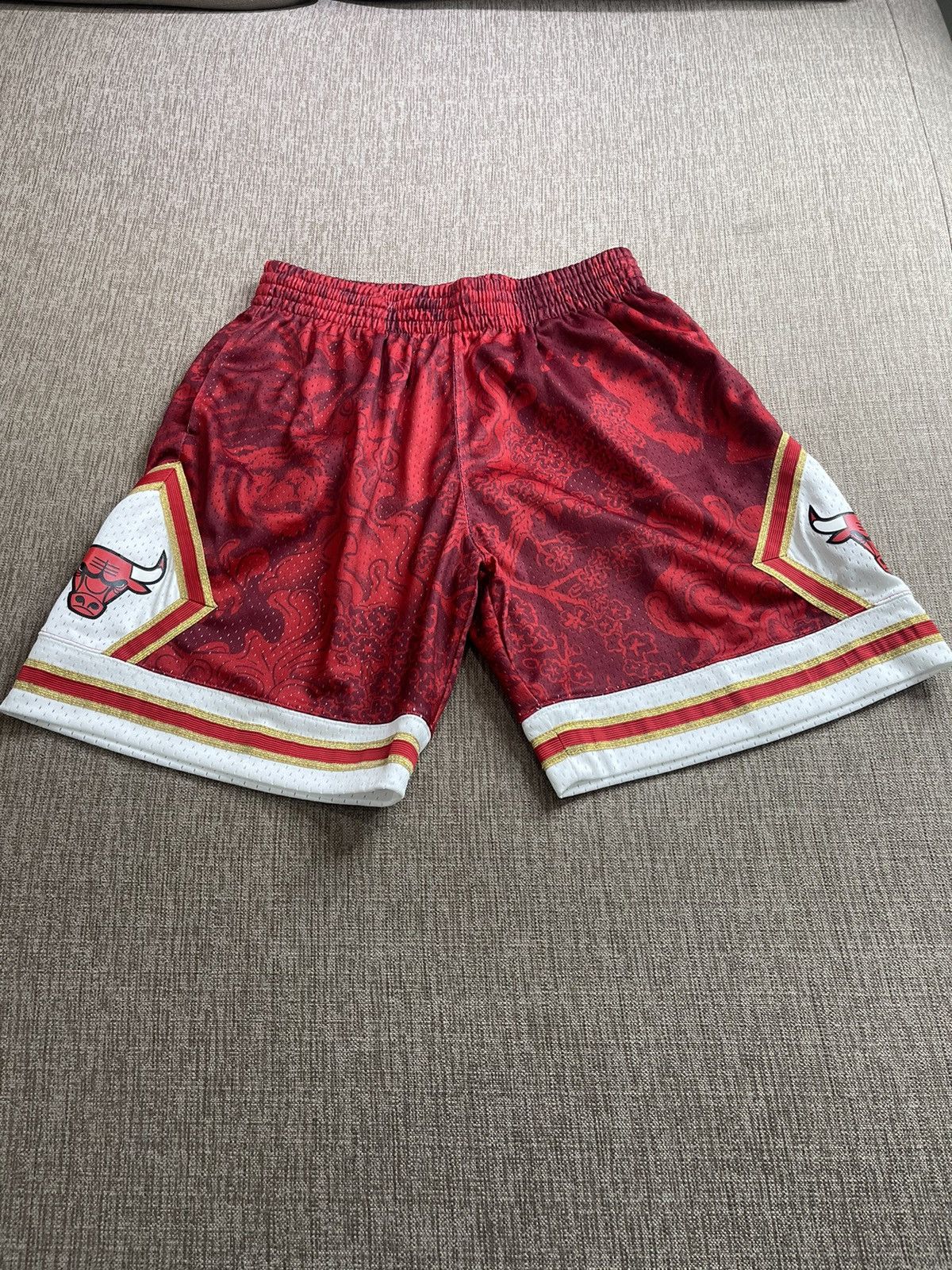 Mitchell & Ness Chicago Bulls Mitchell & Ness Hardwood Classics Lunar Year Size US 36 / EU 52 - 1 Thumbnail