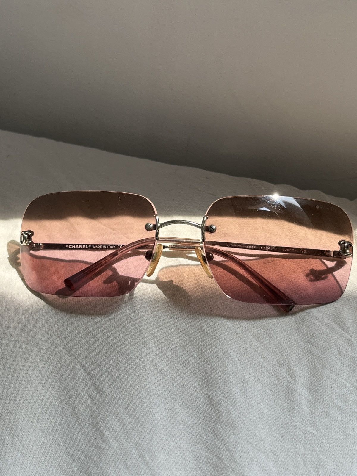 Chanel Chanel Sunglasses 4017 CC Rhinestone Logo Rimless Vintage Size ONE SIZE - 1 Thumbnail