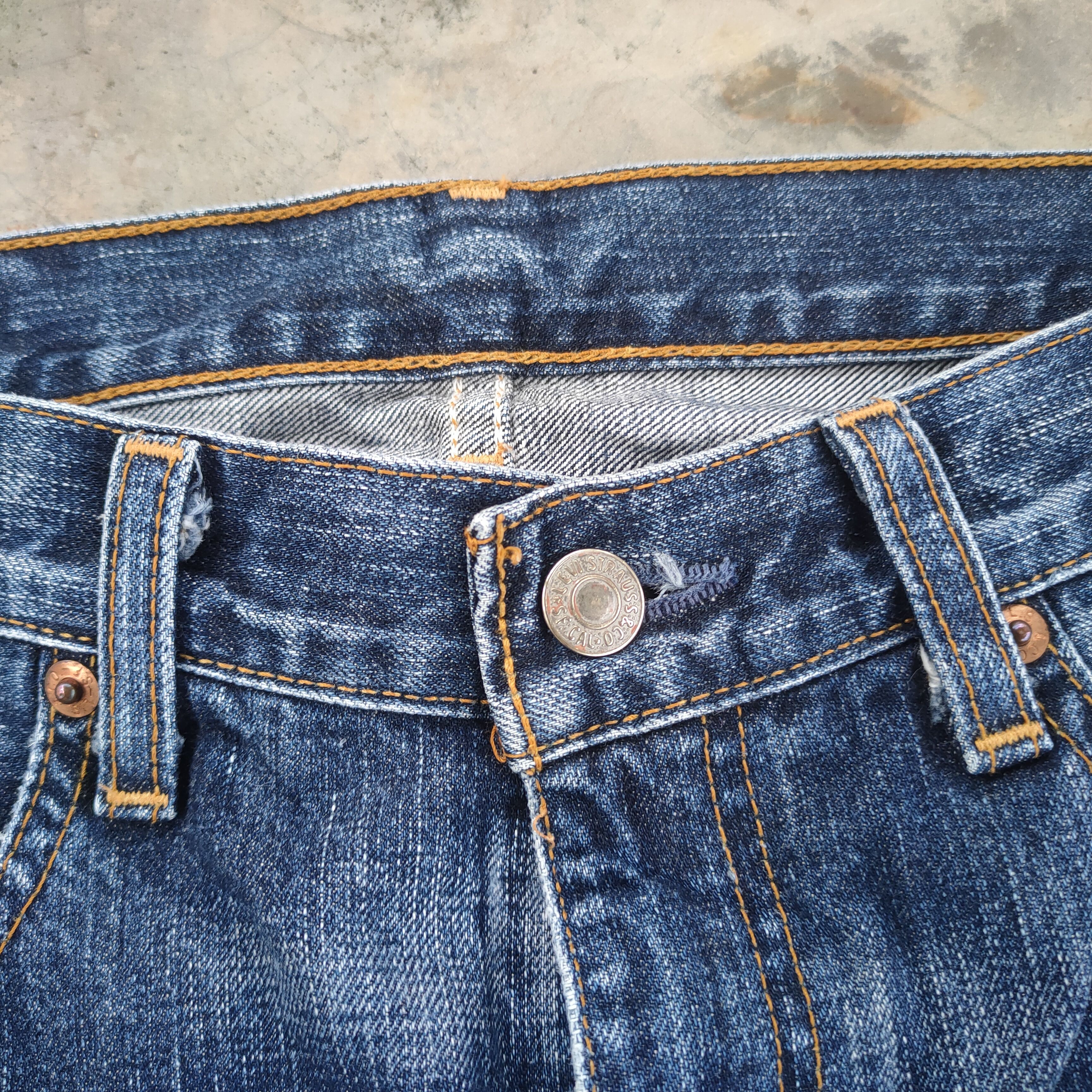 Levi's Vintage Clothing VINTAGE LEVI'S 505 FADED RIPPED DISTRESSED JEANS PANTS W32 Size US 32 / EU 48 - 5 Thumbnail