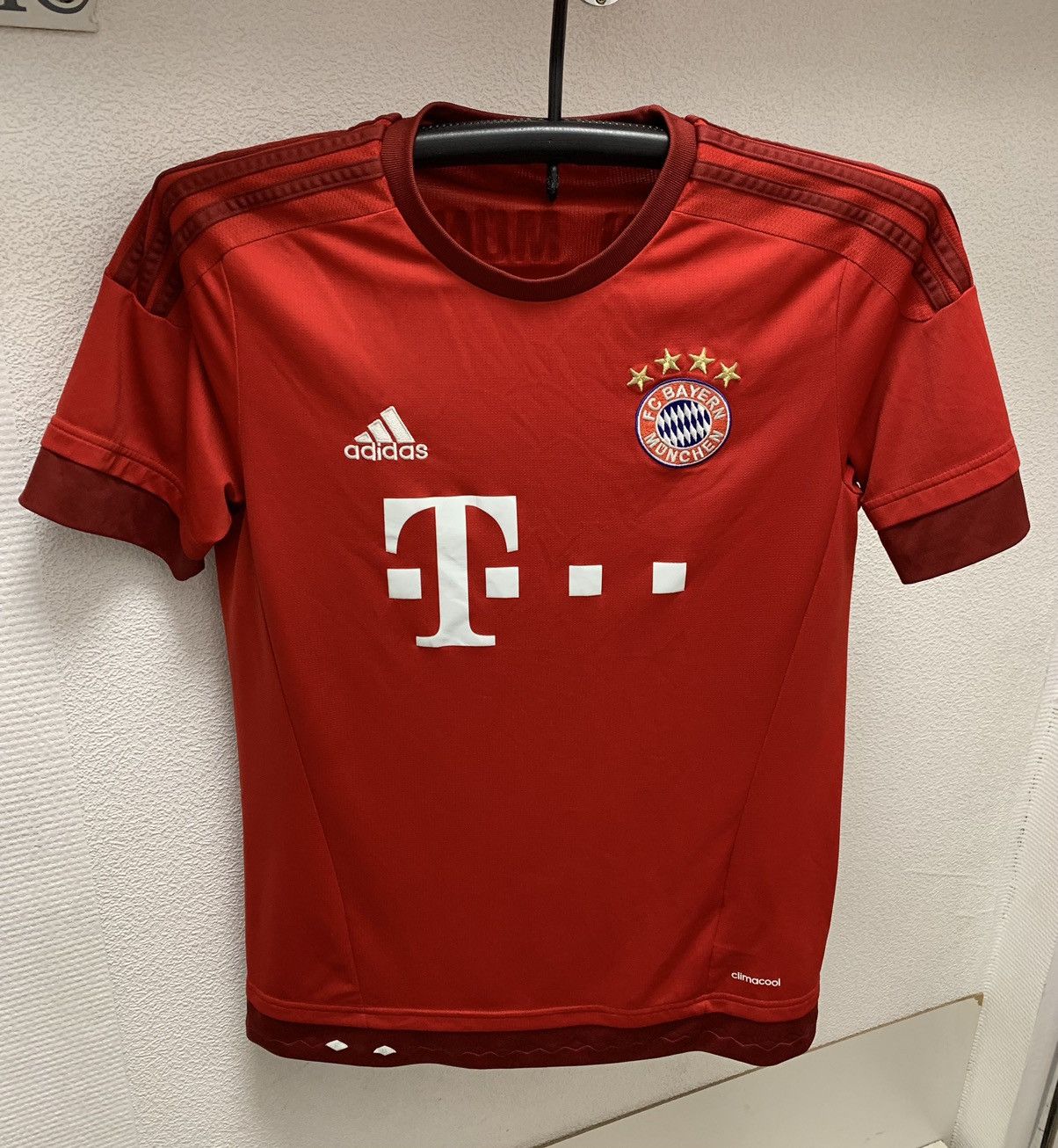 Adidas Bayern Munchen adidas soccer jersey 2015 M-L kane Size US M / EU 48-50 / 2 - 1 Thumbnail