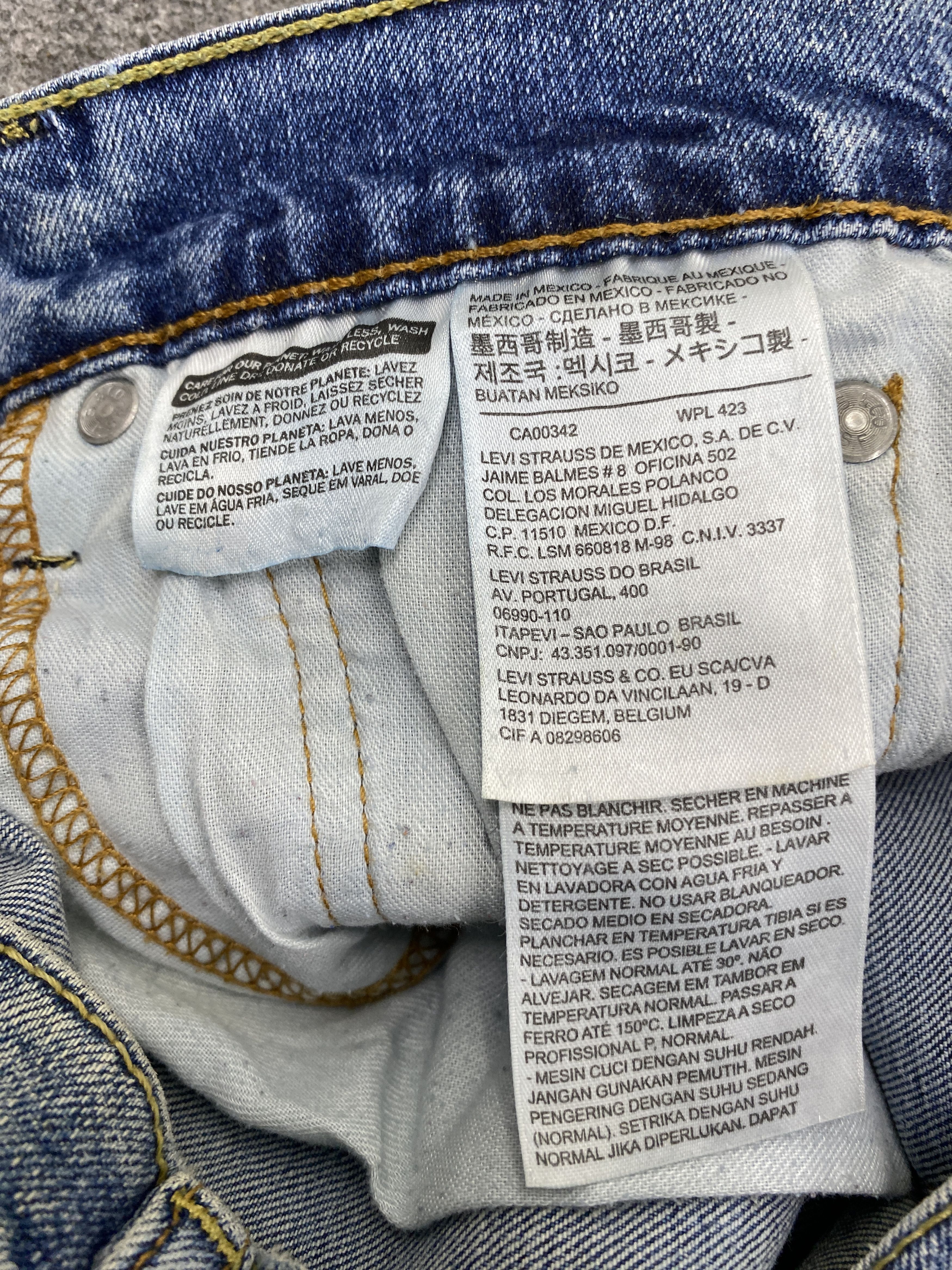 Levi's Vintage Distressed Levis 511 Faded Blue Jeans S0033 Size US 28 / EU 44 - 7 Thumbnail