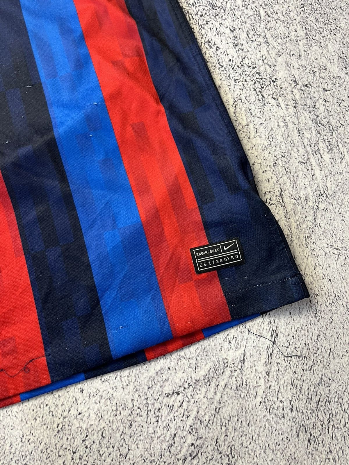 Vintage Nike Barcelona 2022/23 Home Soccer Football Jersey Men’s Size US S / EU 44-46 / 1 - 13 Thumbnail