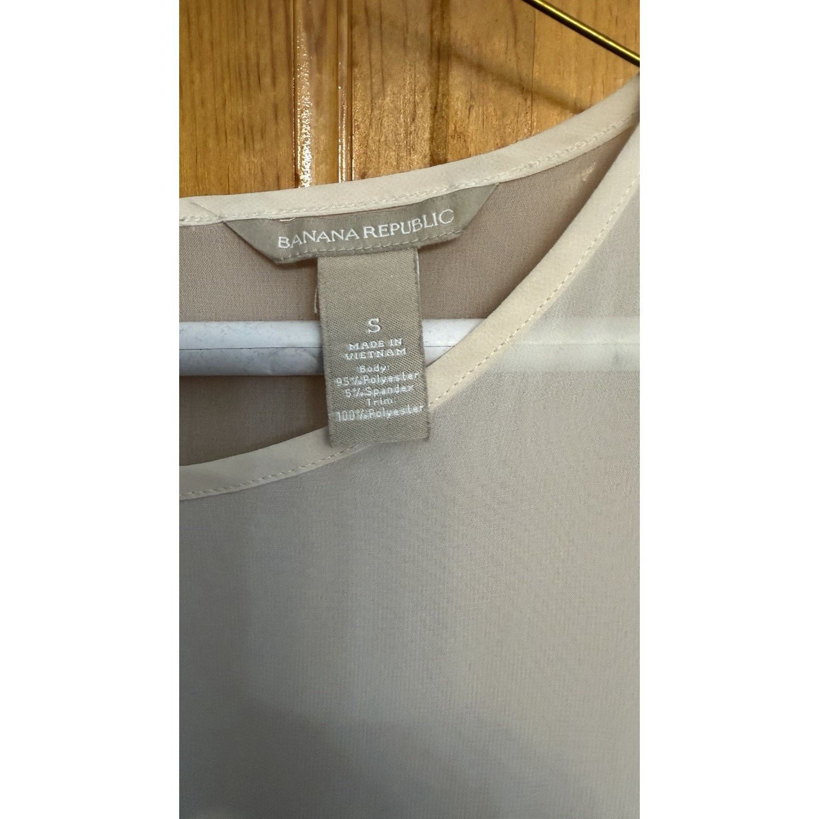 Banana Republic Banana Republic Sleeveless Ivory Blouse Sz S Size S / US 4 / IT 40 - 2 Thumbnail