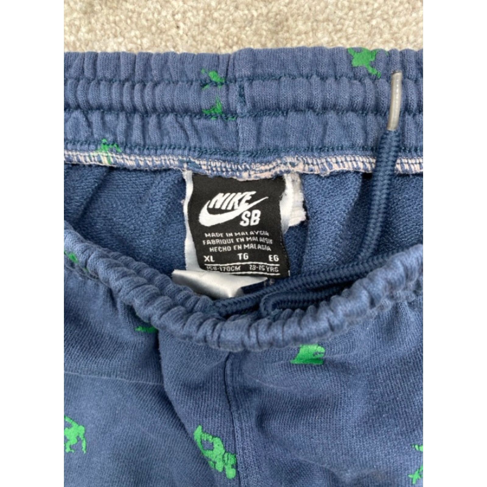Nike VINTAGE Nike SB Board Shorts Men XL Blue Green Skater AOP Elastic Waist Size US 26 / EU 42 - 5 Thumbnail