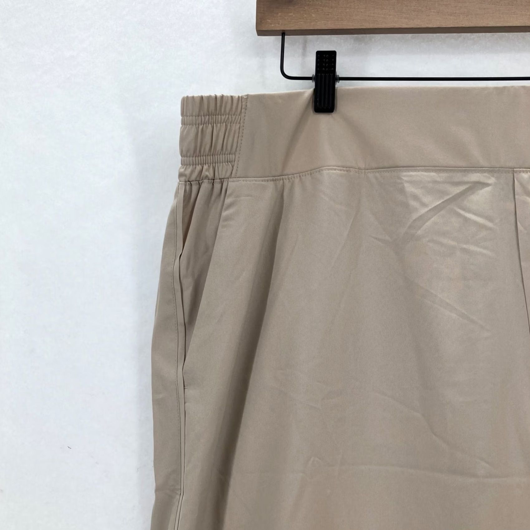 Old Navy Old Navy Active Pants Women's 2XL Pull On Wide Leg Beige Quick Dry Stretch NWT Size 28" / US 6 / IT 42 - 3 Thumbnail