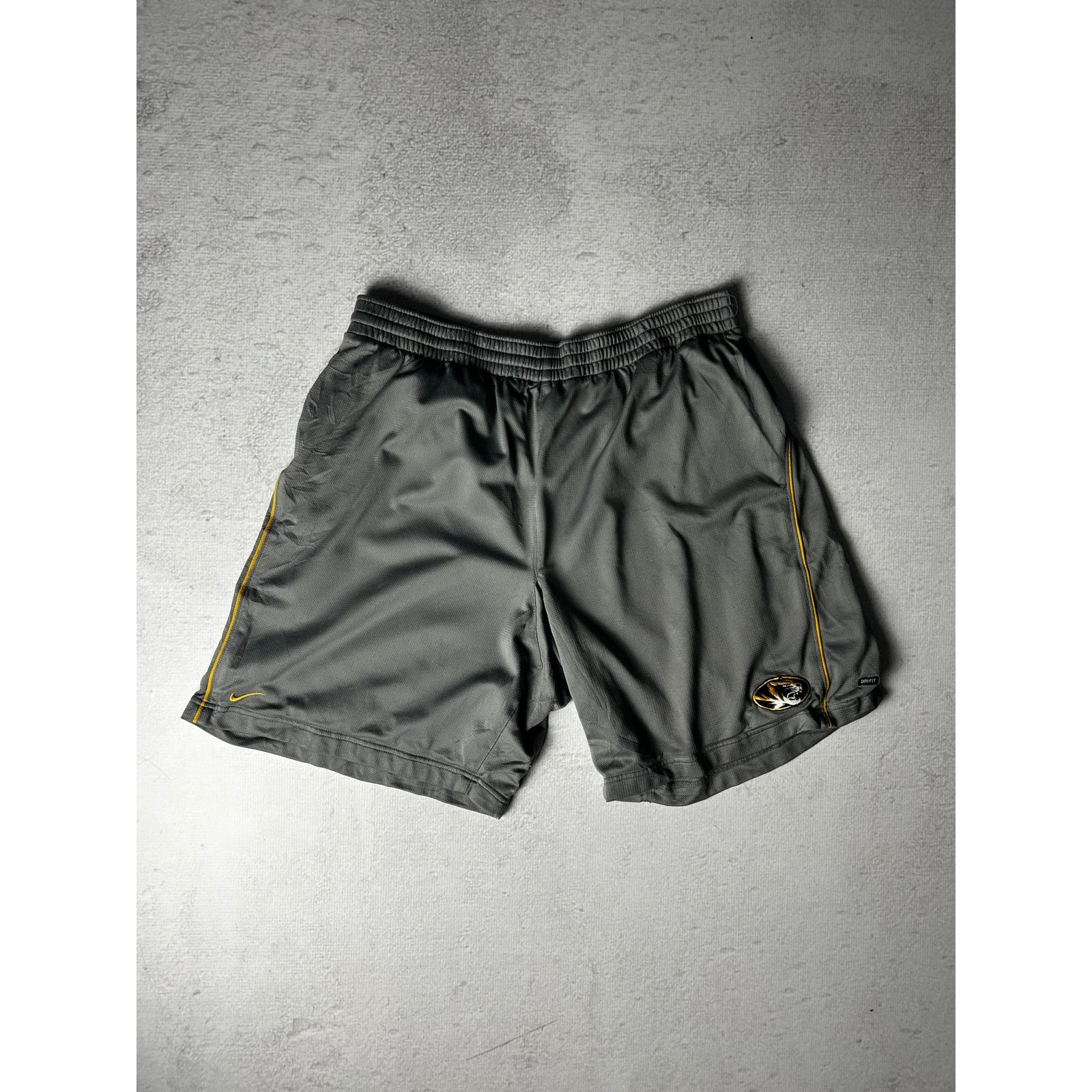 Nike Vintage Nike Grey Shorts - Men's XL Size US 34 / EU 50 - 1 Thumbnail