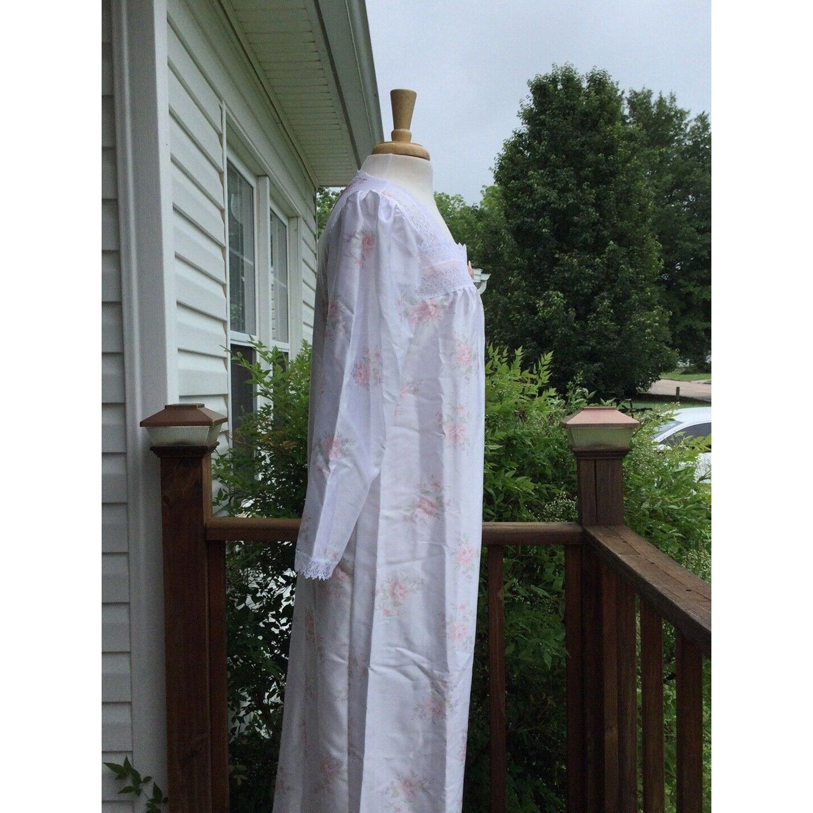 Other Barbizon White Floral Bethany Gown Nightgown Size Small NWT Size ONE SIZE - 5 Thumbnail