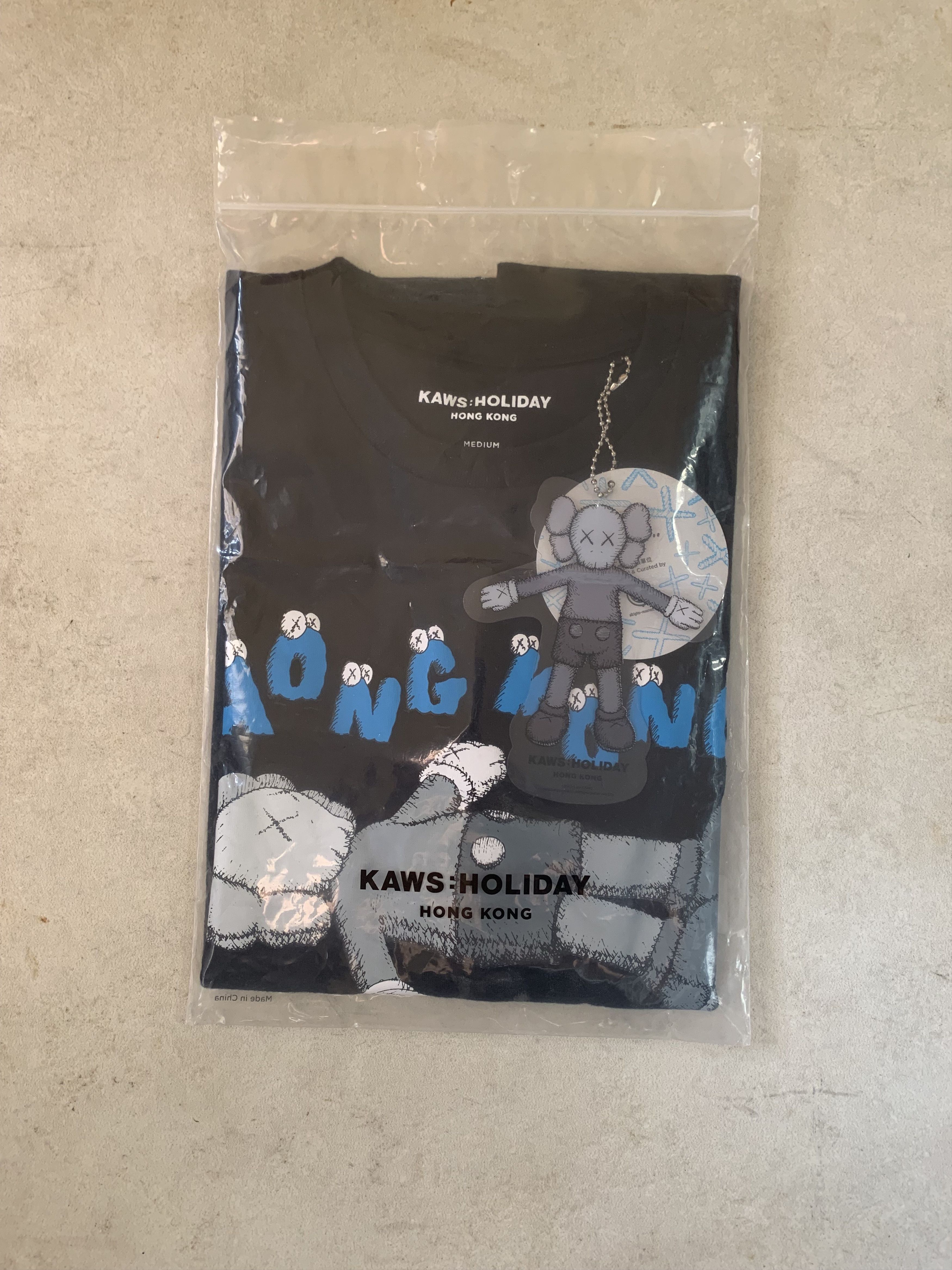 Kaws Kaws Holiday Hong Kong T-Shirt Size US S / EU 44-46 / 1 - 1 Thumbnail