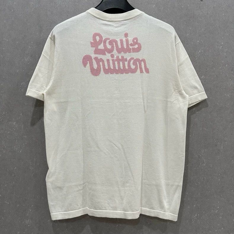 Louis Vuitton Louis Vuitton Chest flower letter logo white knitted short Size US L / EU 52-54 / 3 - 2 Thumbnail