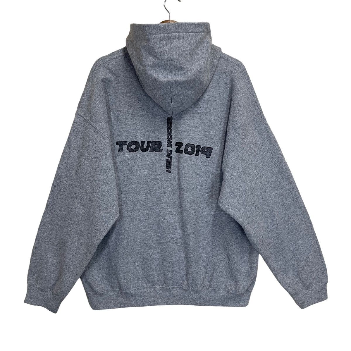 Japanese Brand Helig Moder Tour 2019 Big Logo Pullover Hoodies Size US XL / EU 56 / 4 - 1 Thumbnail