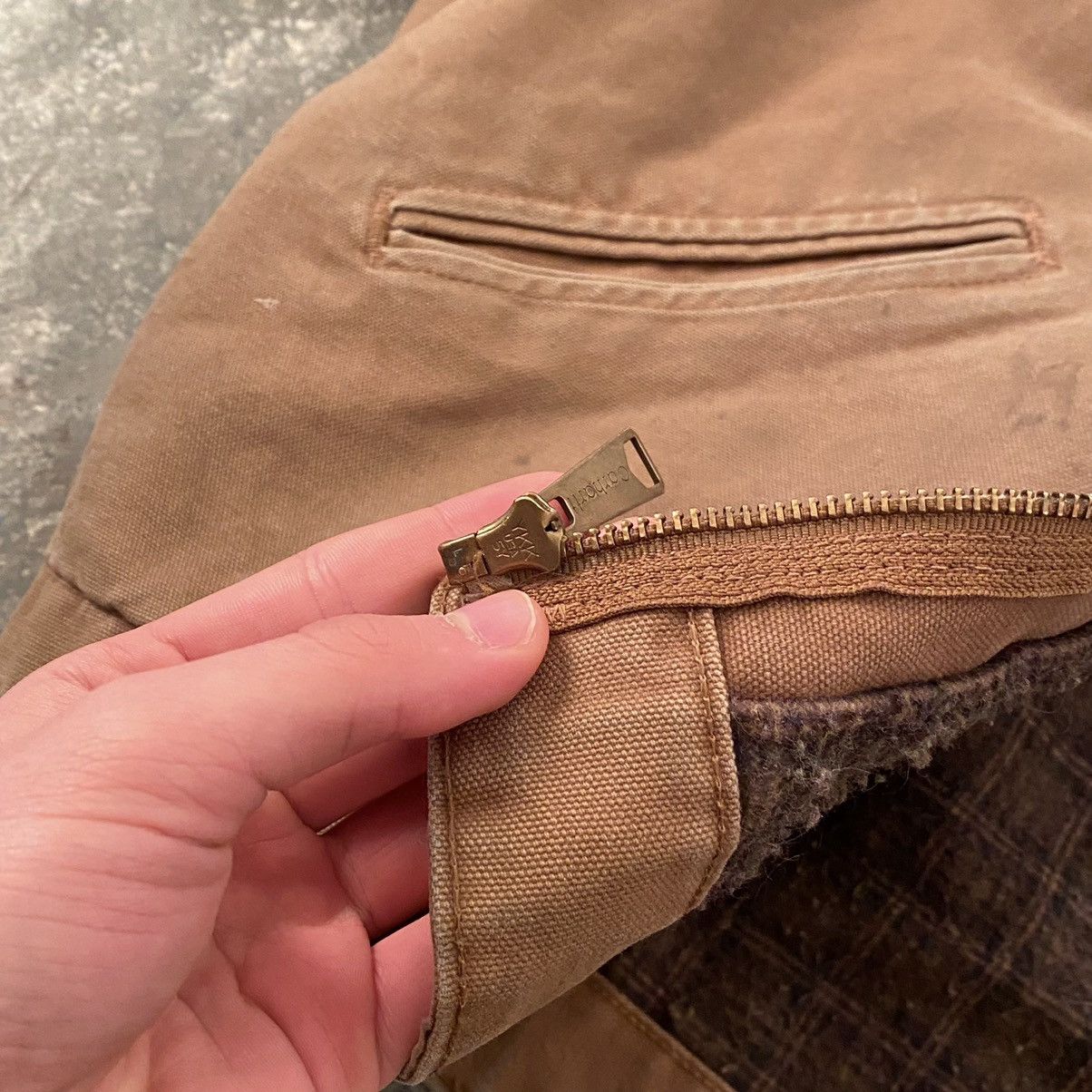 Carhartt 90s Vintage Carhartt Detroit Work Trashed Jacket J97 BRN Size US L / EU 52-54 / 3 - 15 Thumbnail