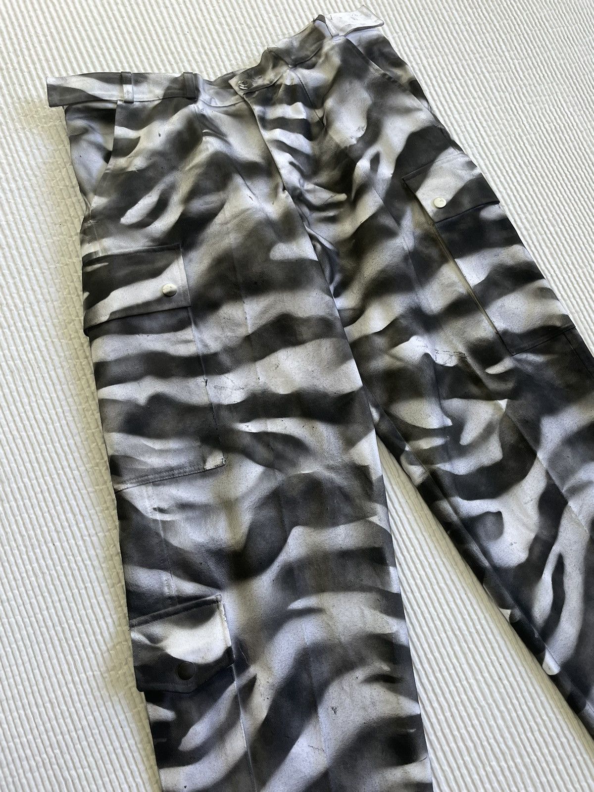 Handmade × Vintage Hand Camo Snow Tiger Cargos Size US 32 / EU 48 - 2 Thumbnail