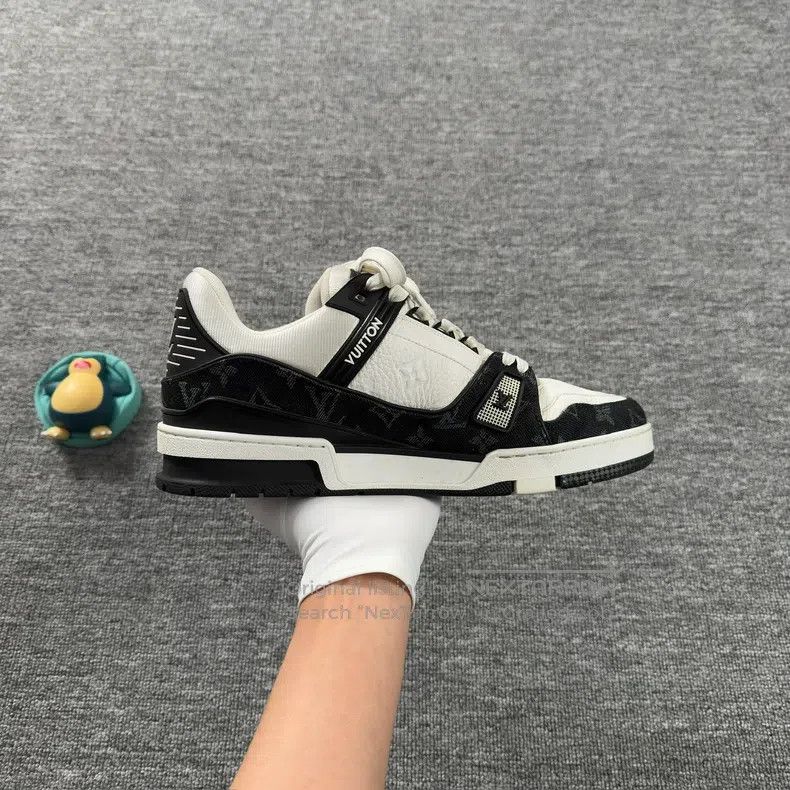 Louis Vuitton Louis Vuitton Trainer Black and White Cowboy shoes Size US 8 / EU 41 - 7 Thumbnail