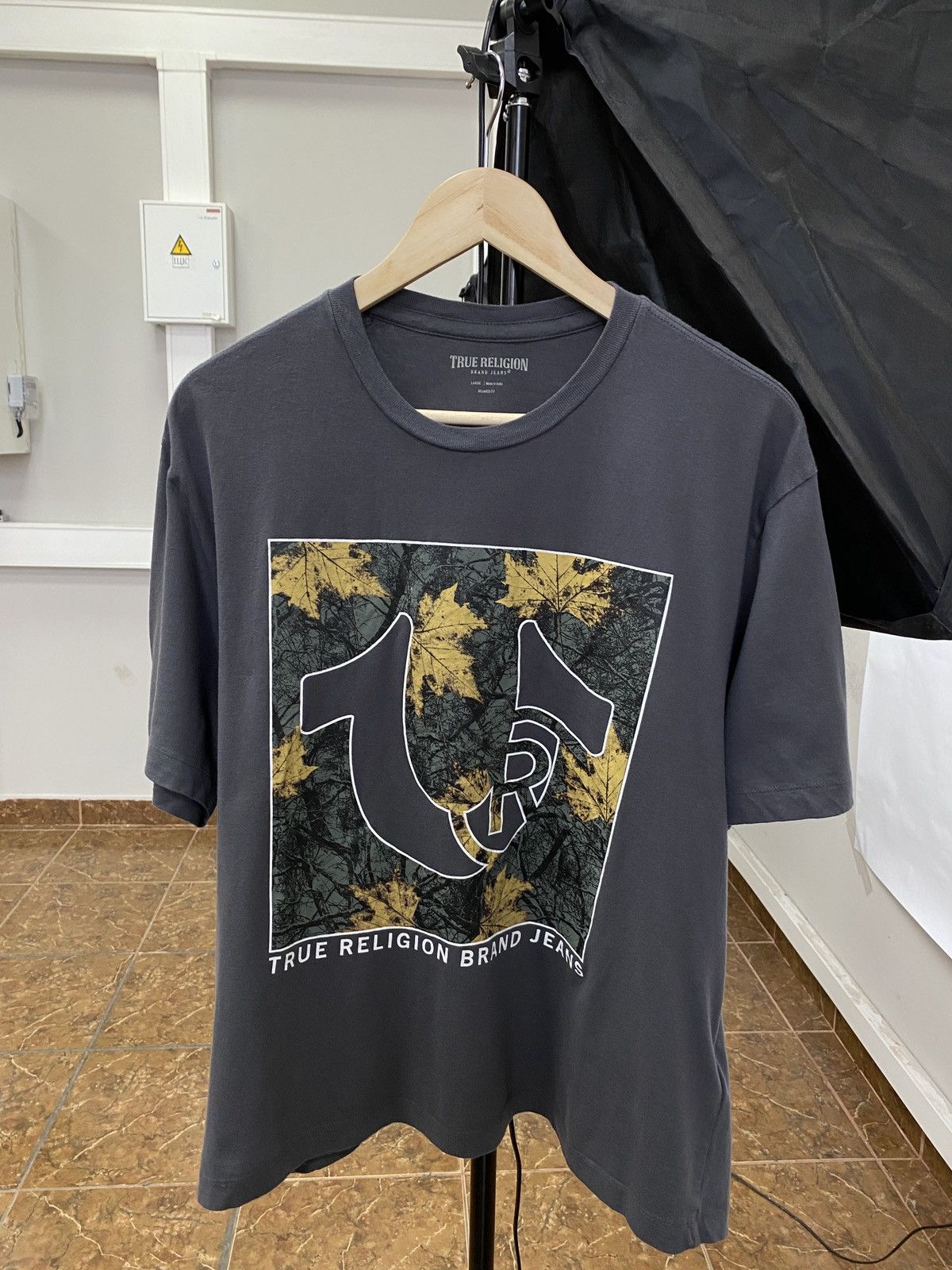 True Religion 🇺🇸 Vintage True Religion Camo Tree T-Shirt Y2K Rare Retro Size US L / EU 52-54 / 3 - 1 Thumbnail
