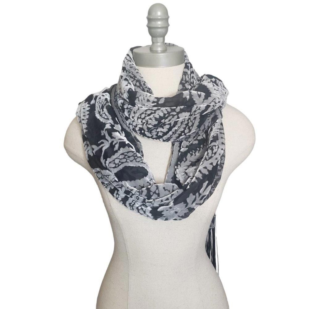 Designer CT829 Style & Co White & Black Fringed Wrap Size ONE SIZE - 1 Thumbnail