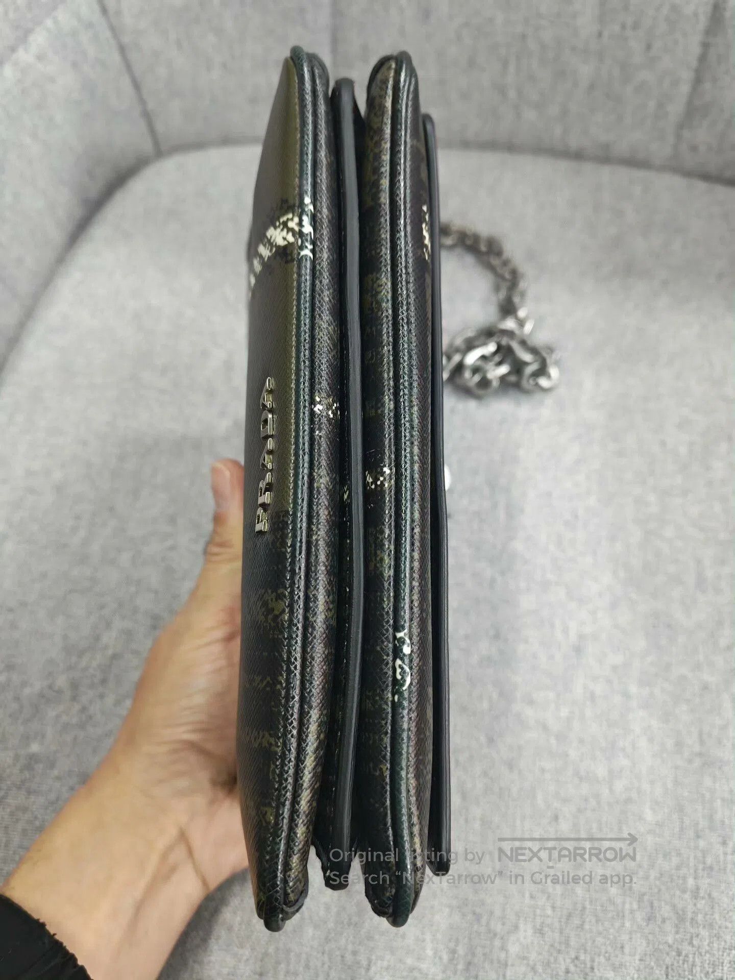 Prada Handbag in Excellent Condition.