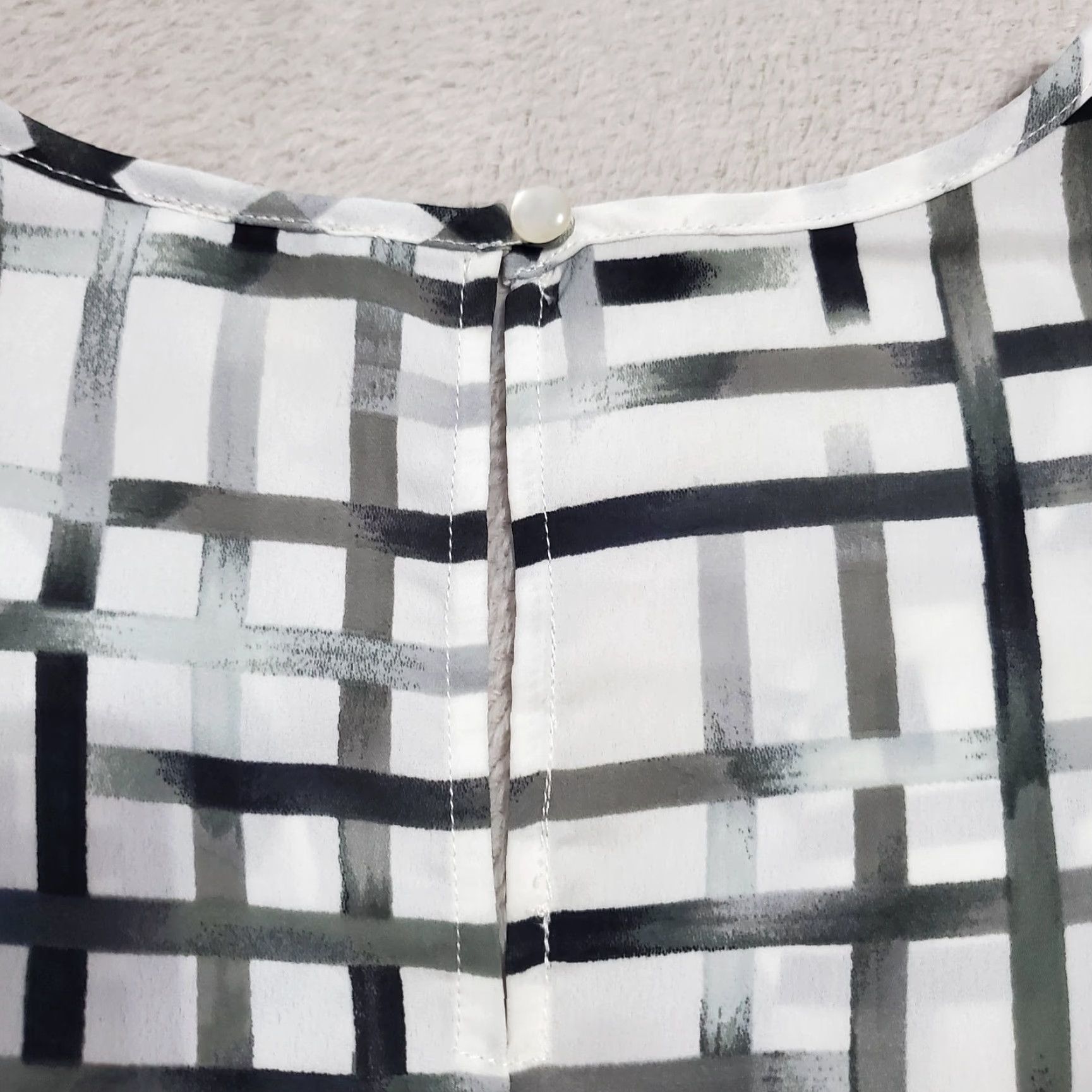 Vintage SIONI Blouse Women L Black White Geo Print Short Sleeve V-Neck Button Lightwight Casual Size L / US 10 / IT 46 - 6 Thumbnail