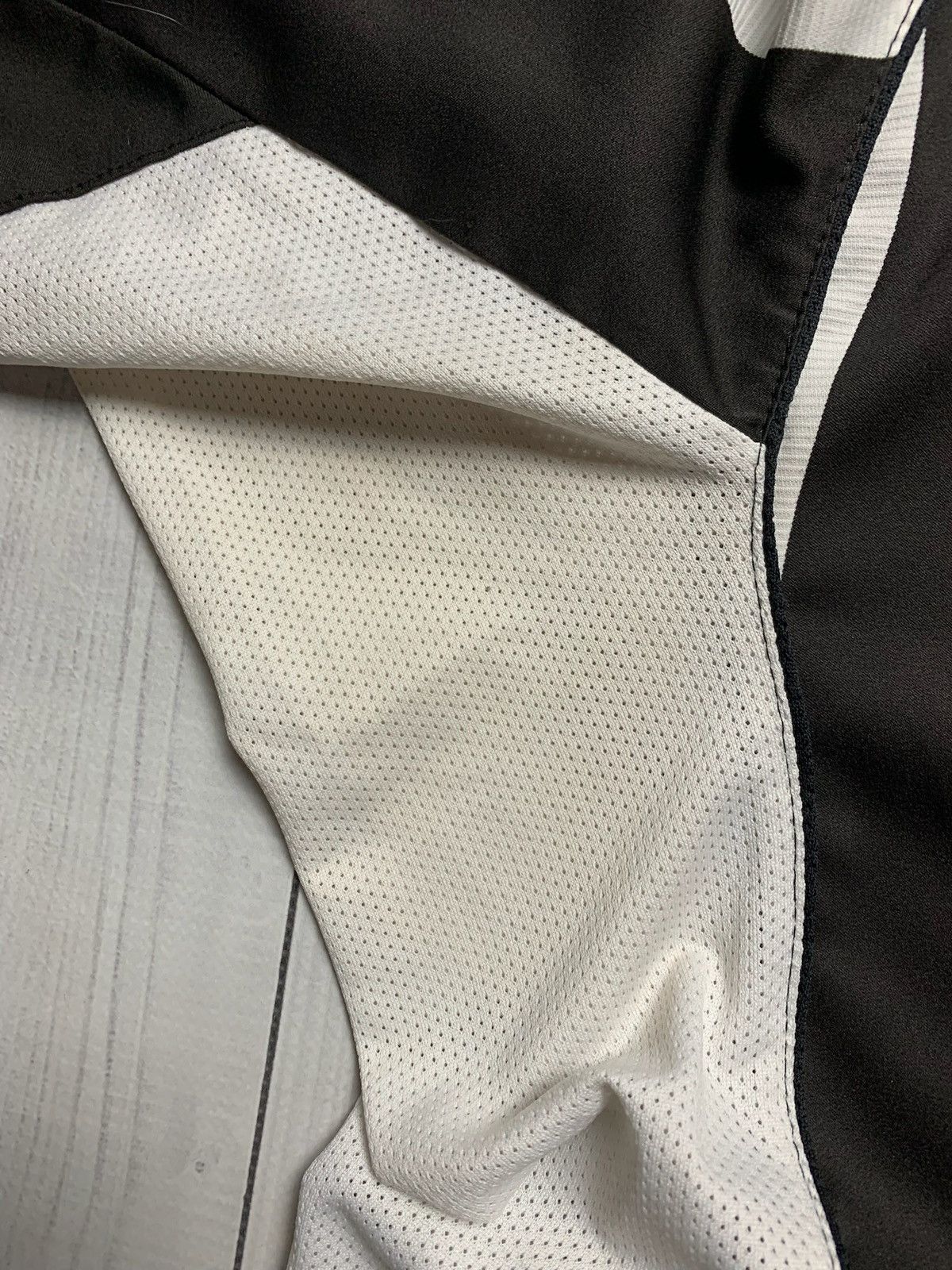 Nike × Vintage Vintage Nike Juventus soccer jersey size L logo Size US L / EU 52-54 / 3 - 5 Thumbnail