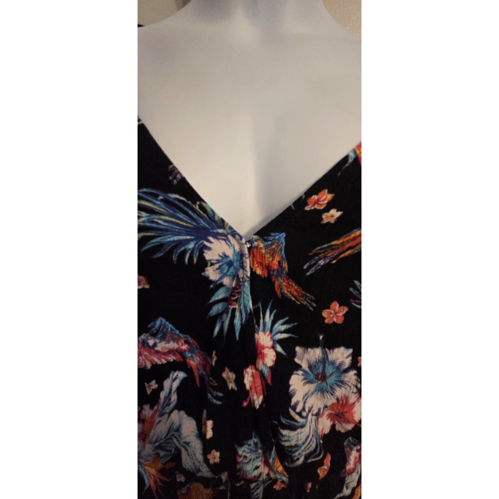 Vintage Terra & Sky Hawaiian Floral Crinkle Romper Shorts Top 1X Black Women Romper Hawaiian Floral 1X? Size XL / US 12-14 / IT 48-50 - 4 Thumbnail