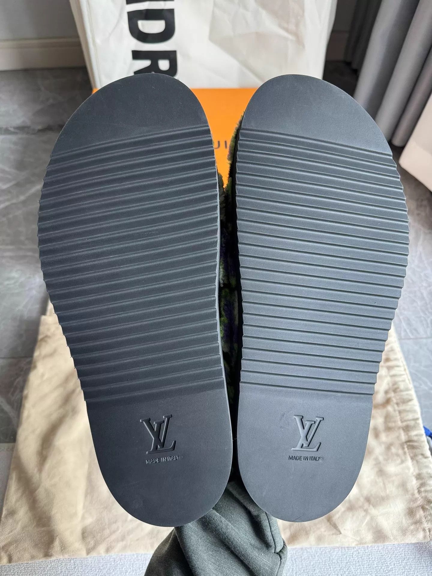 Louis Vuitton LV Easy All Over Logo Slippers 42 Black Green Size US 9 / EU 42 - 5 Thumbnail