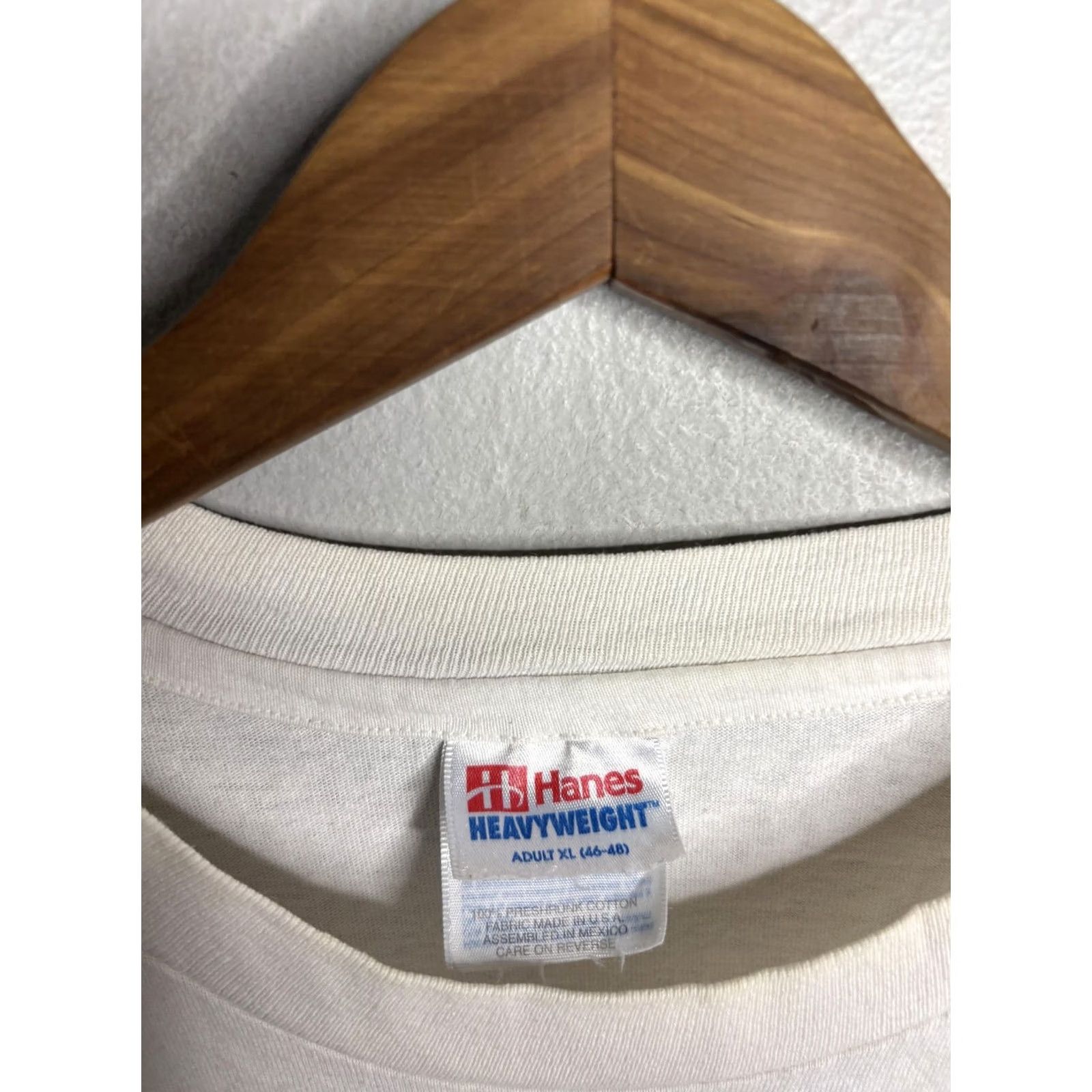 Hanes VINTAGE Maui Shirt Mens XL Whale Tail Graphic Hawaii Hanes 90s Tee Size US XL / EU 56 / 4 - 3 Thumbnail