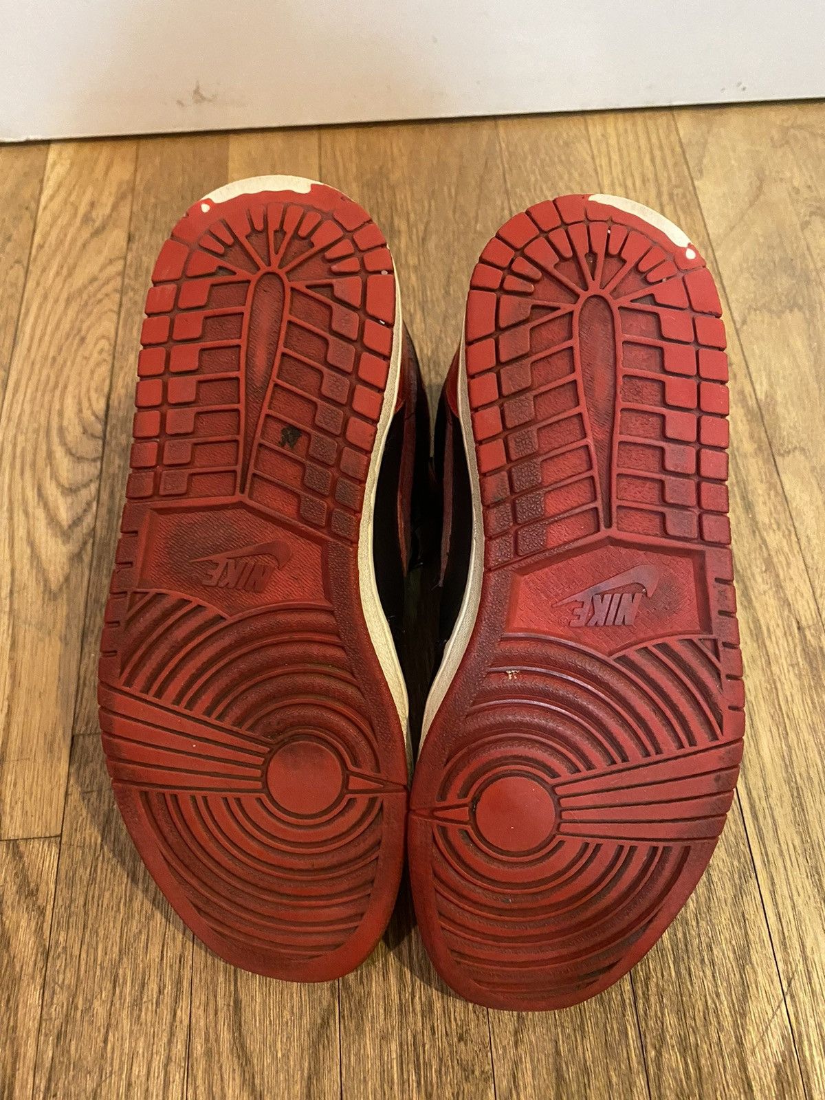 Jordan Brand × Nike Jordan 1 bred 2001 9.5 Size US 9.5 / EU 42-43 - 6 Thumbnail