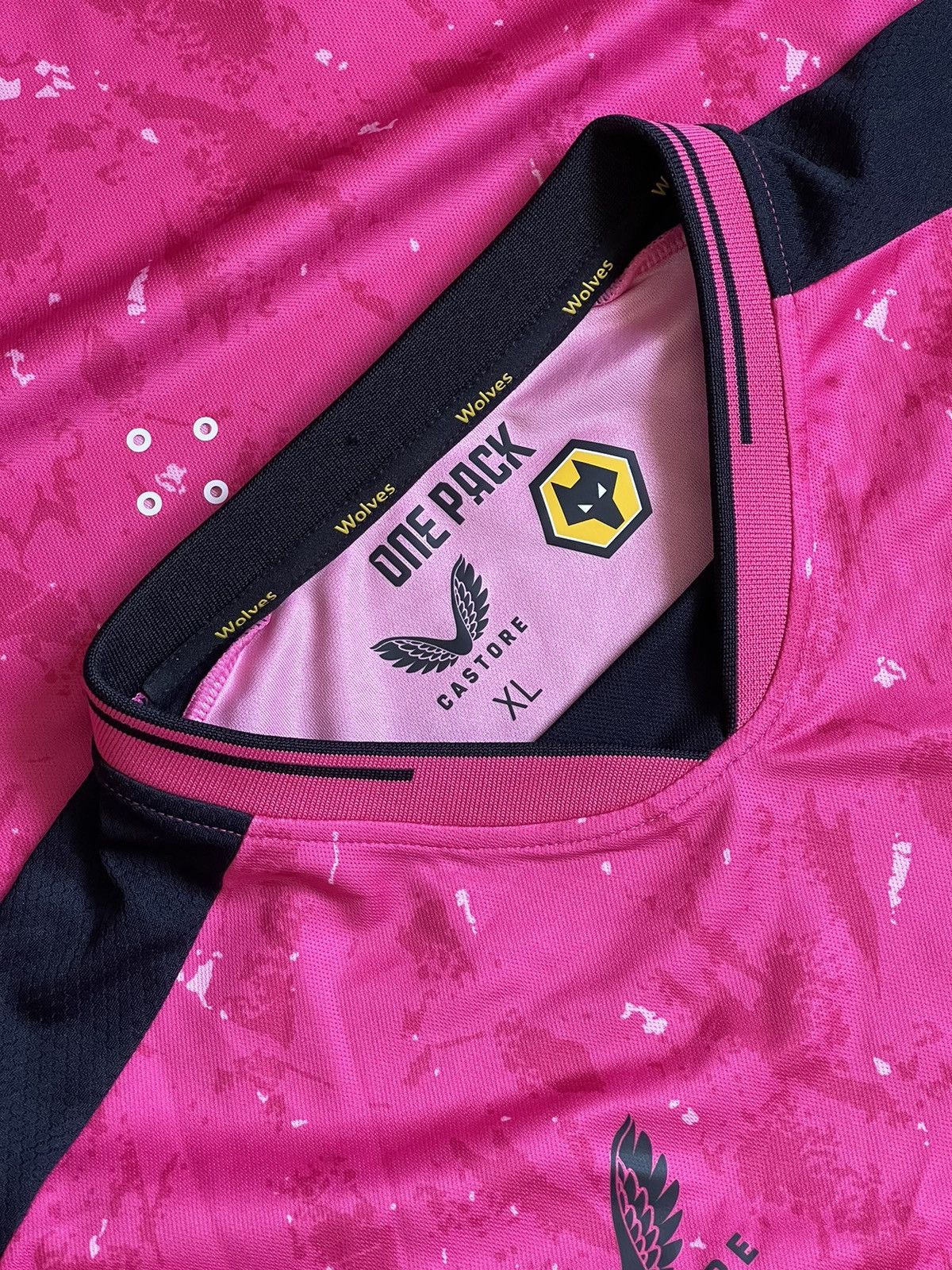 Other Castore Wolves pink long sleeve soccer jersey Size US M / EU 48-50 / 2 - 4 Thumbnail