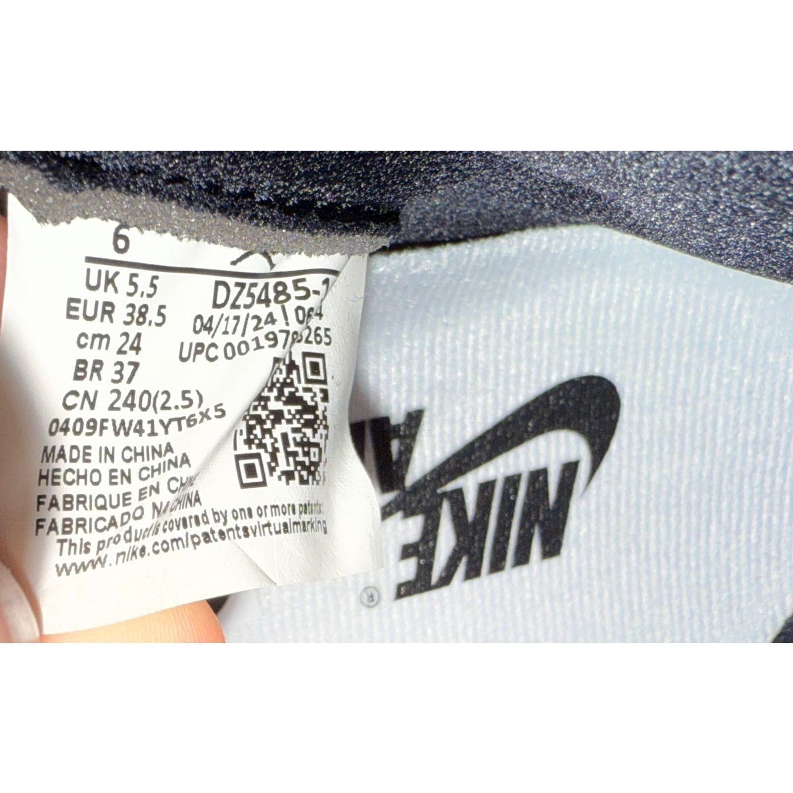 Jordan Brand Nike Air Jordan 1 Retro High OG GS Black Toe Reimagined 6 Y Size US 6 / EU 39 - 7 Thumbnail
