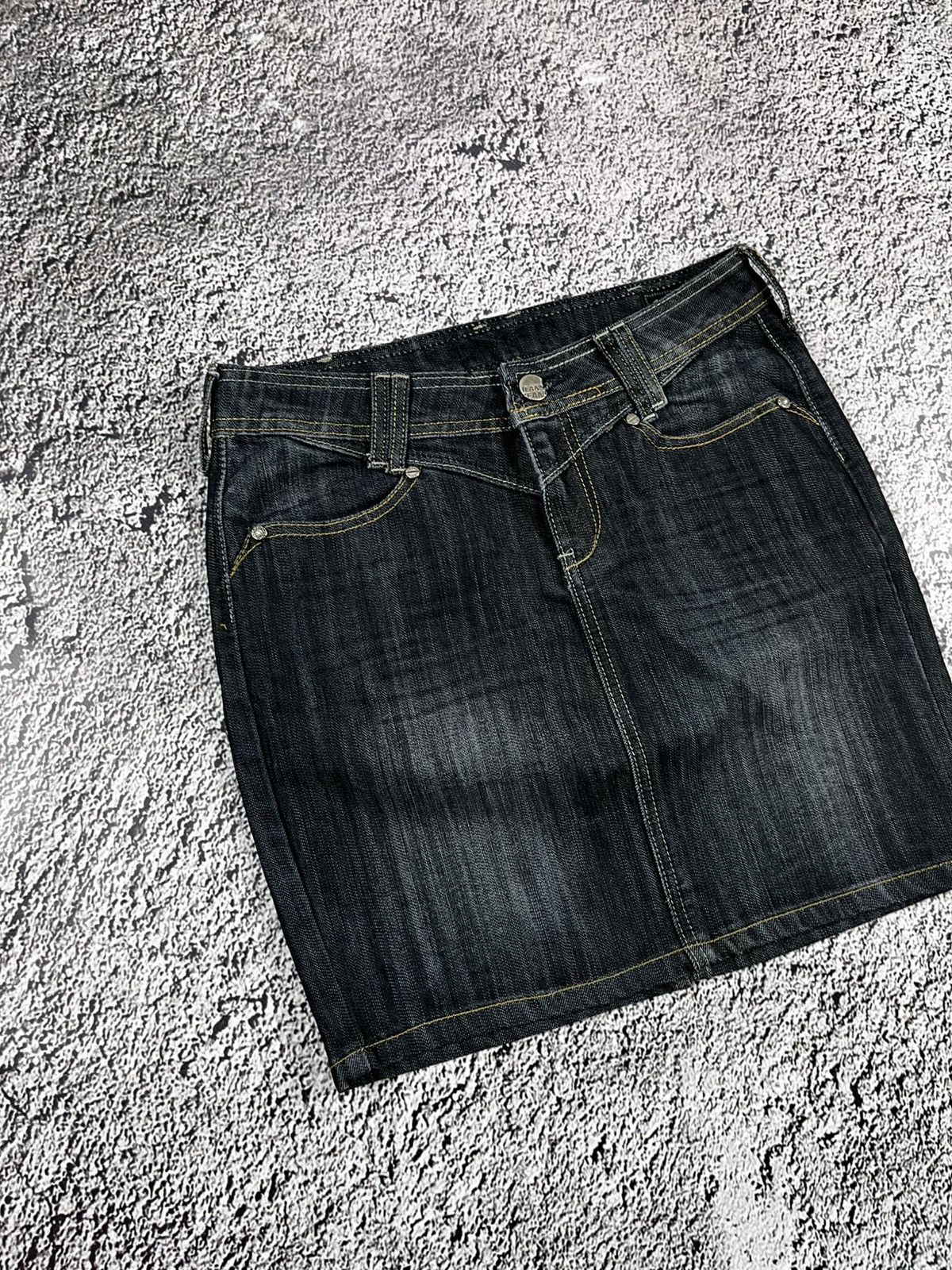 Vintage Vintage Y2K Faded Denim Low Rise Mini Skirt Juicy Style Size 28" / US 6 / IT 42 - 2 Thumbnail