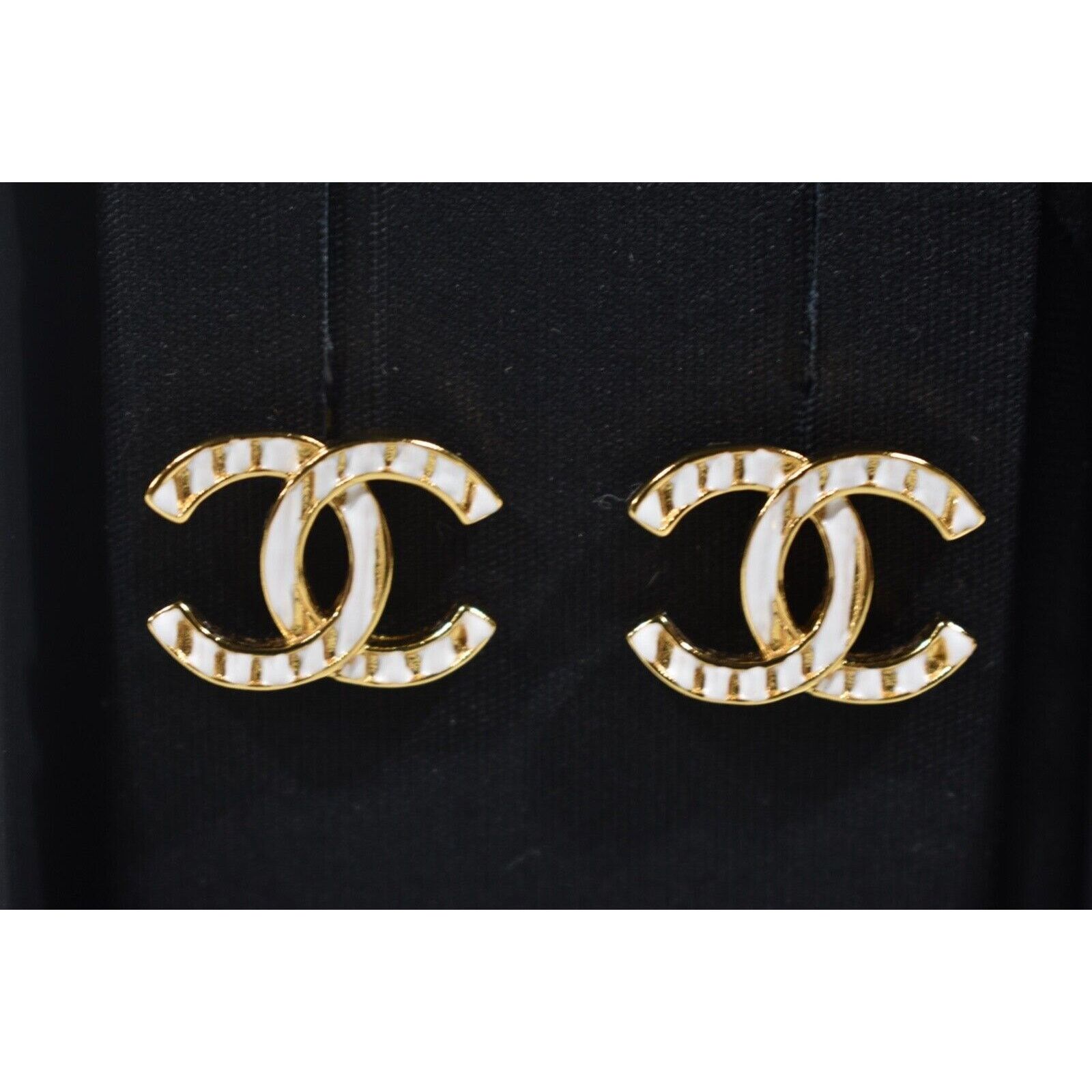 Chanel Chanel Gold Interlocking Classic Drop Statement Stud Earring Size ONE SIZE - 2 Thumbnail