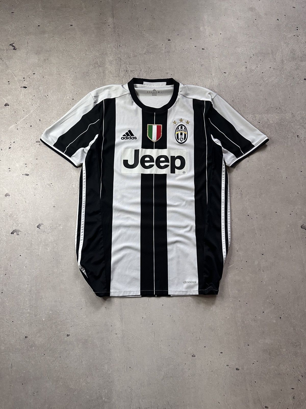 Adidas FC Juventus 2015 Home Adidas Football Shirt Size US M / EU 48-50 / 2 - 1 Thumbnail