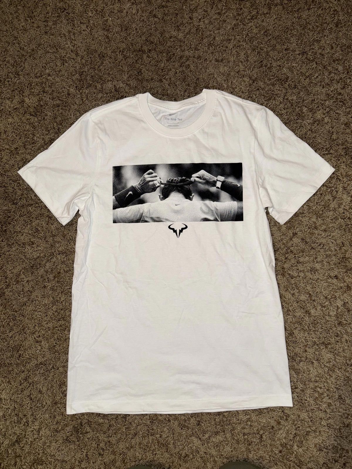 Nike NikeCourt Men’s Rafa Nadal Legends Tennis Retirement T-Shirt Size US S / EU 44-46 / 1 - 1 Thumbnail