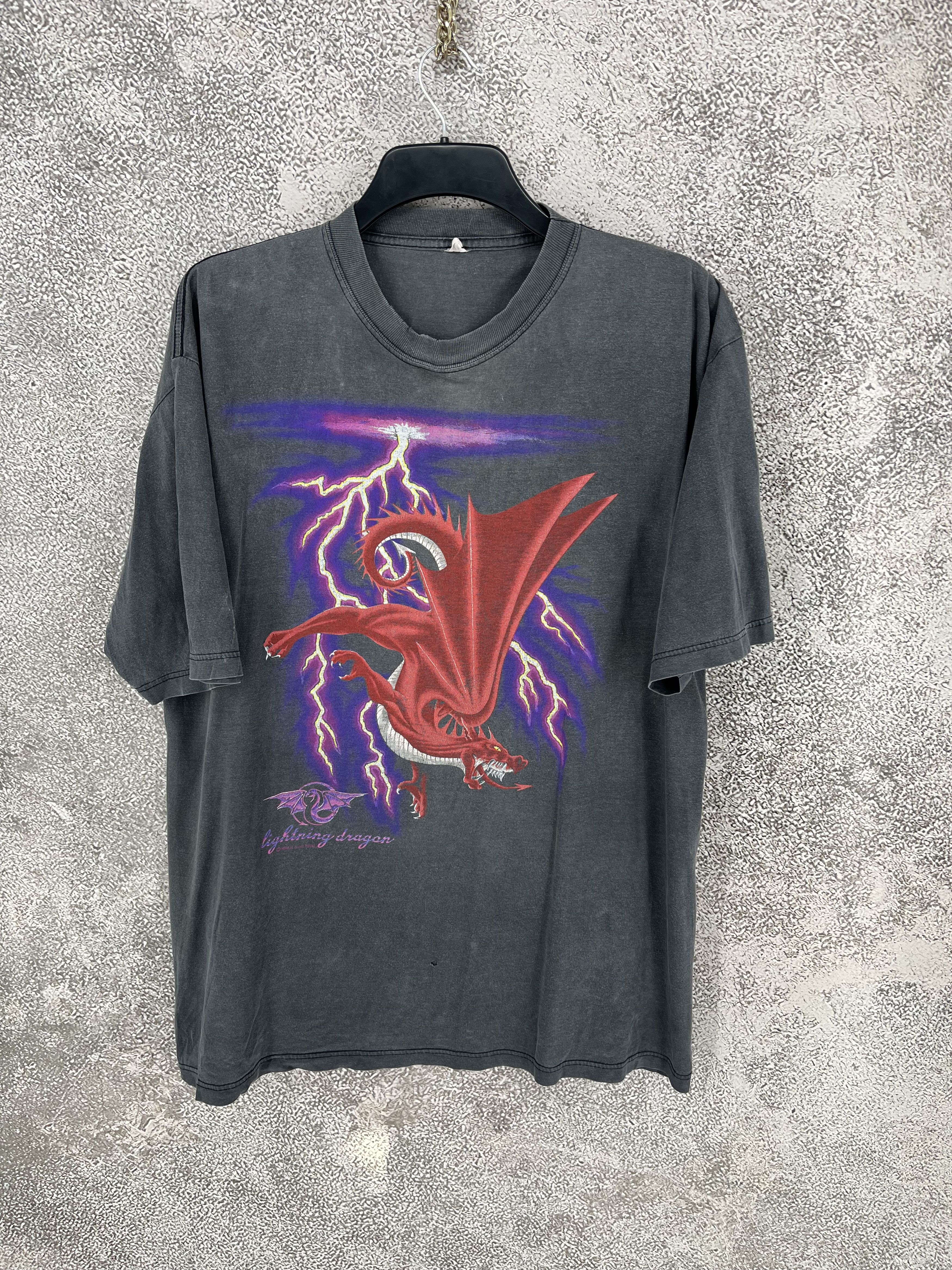 Band Tees Vintage 1992 Land of The Dragon T-Shirt Size US XL / EU 56 / 4 - 2 Thumbnail