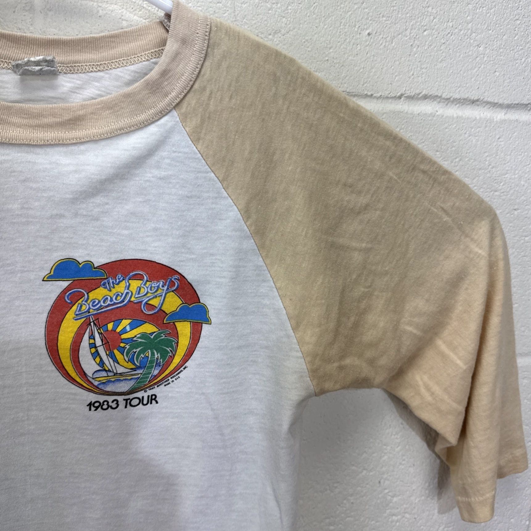 Vintage VINTAGE 1983 The Beach Boys Graphic Tour Shirt 3/4 Sleeve Small White Unisex 80s Size US S / EU 44-46 / 1 - 6 Thumbnail
